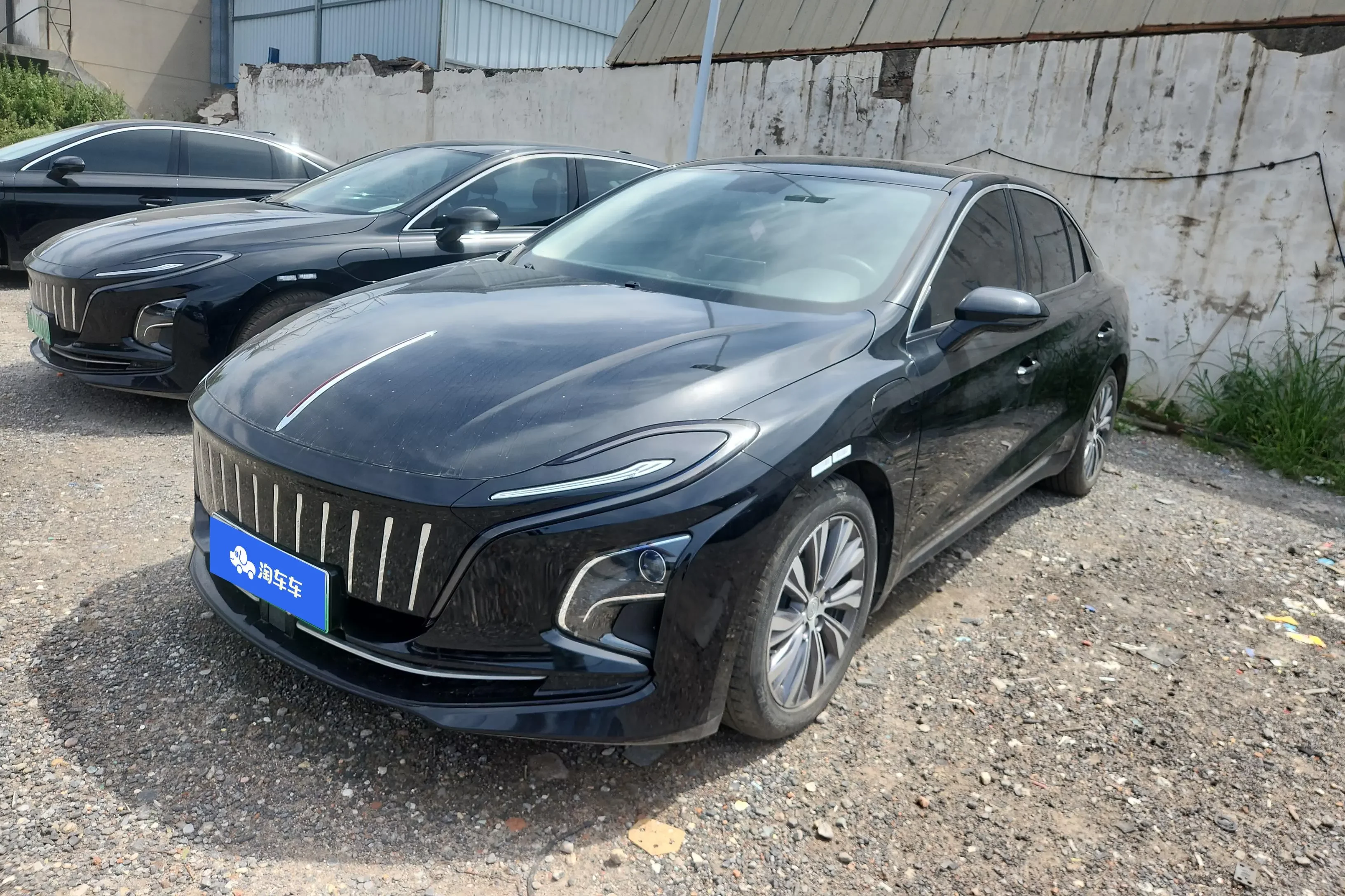 Hongqi E-QM5