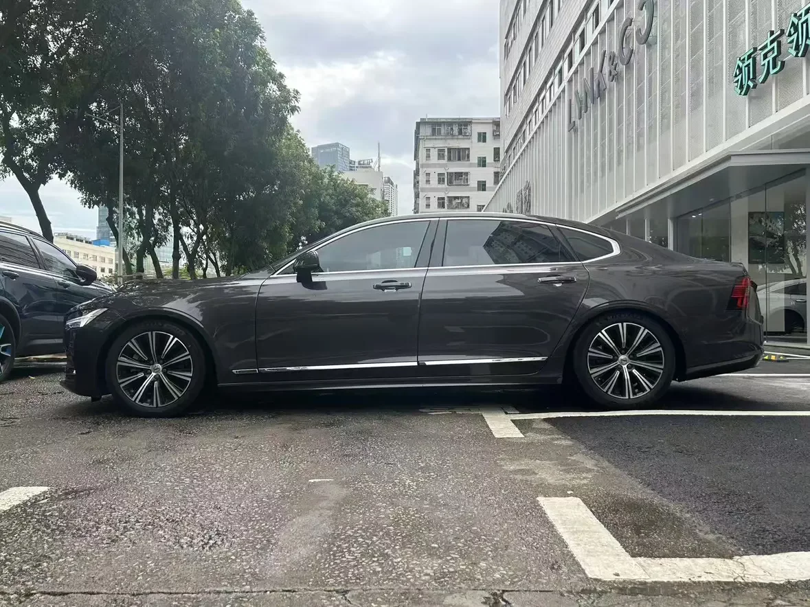 Volvo S90
