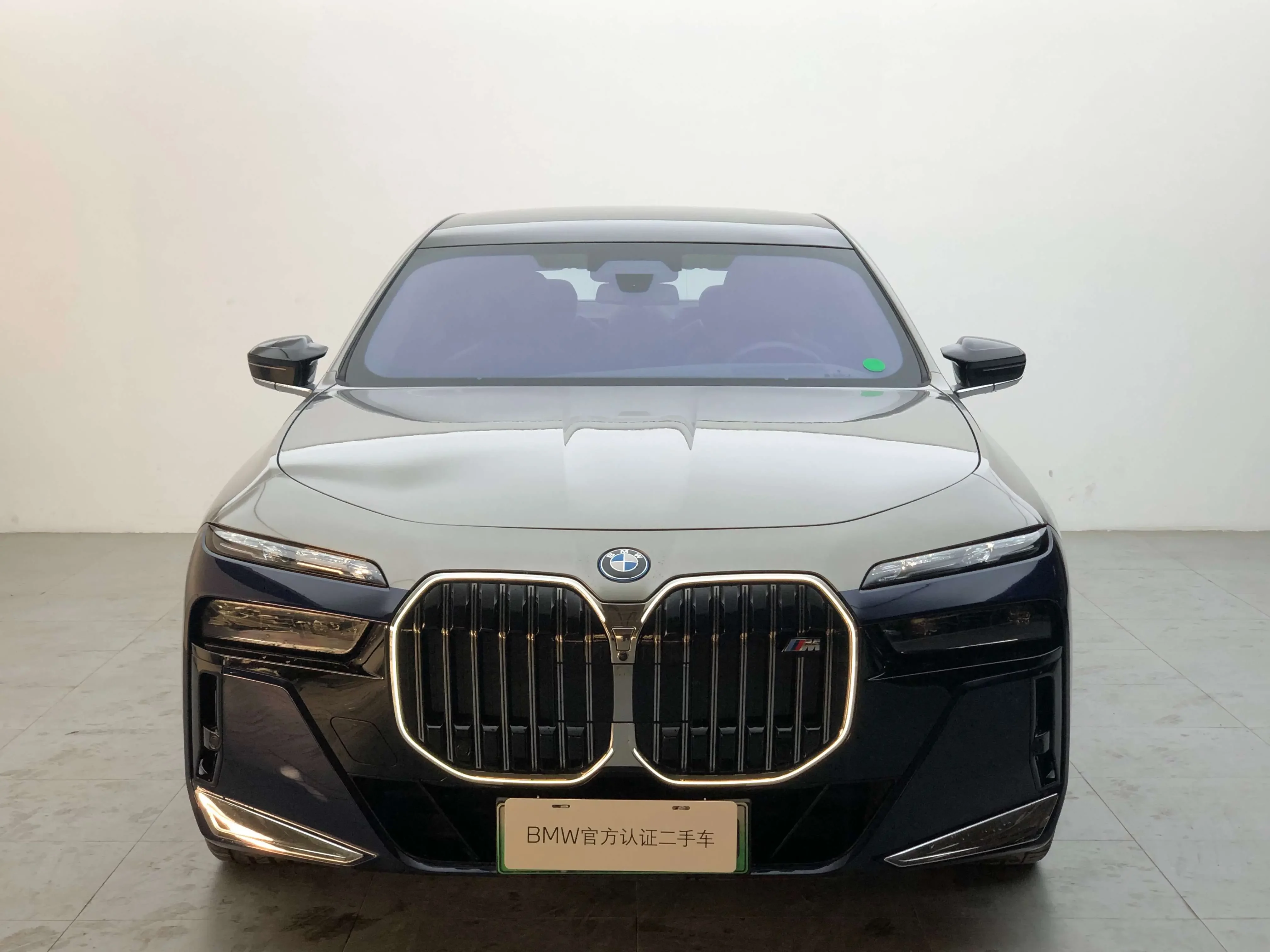 BMW i7