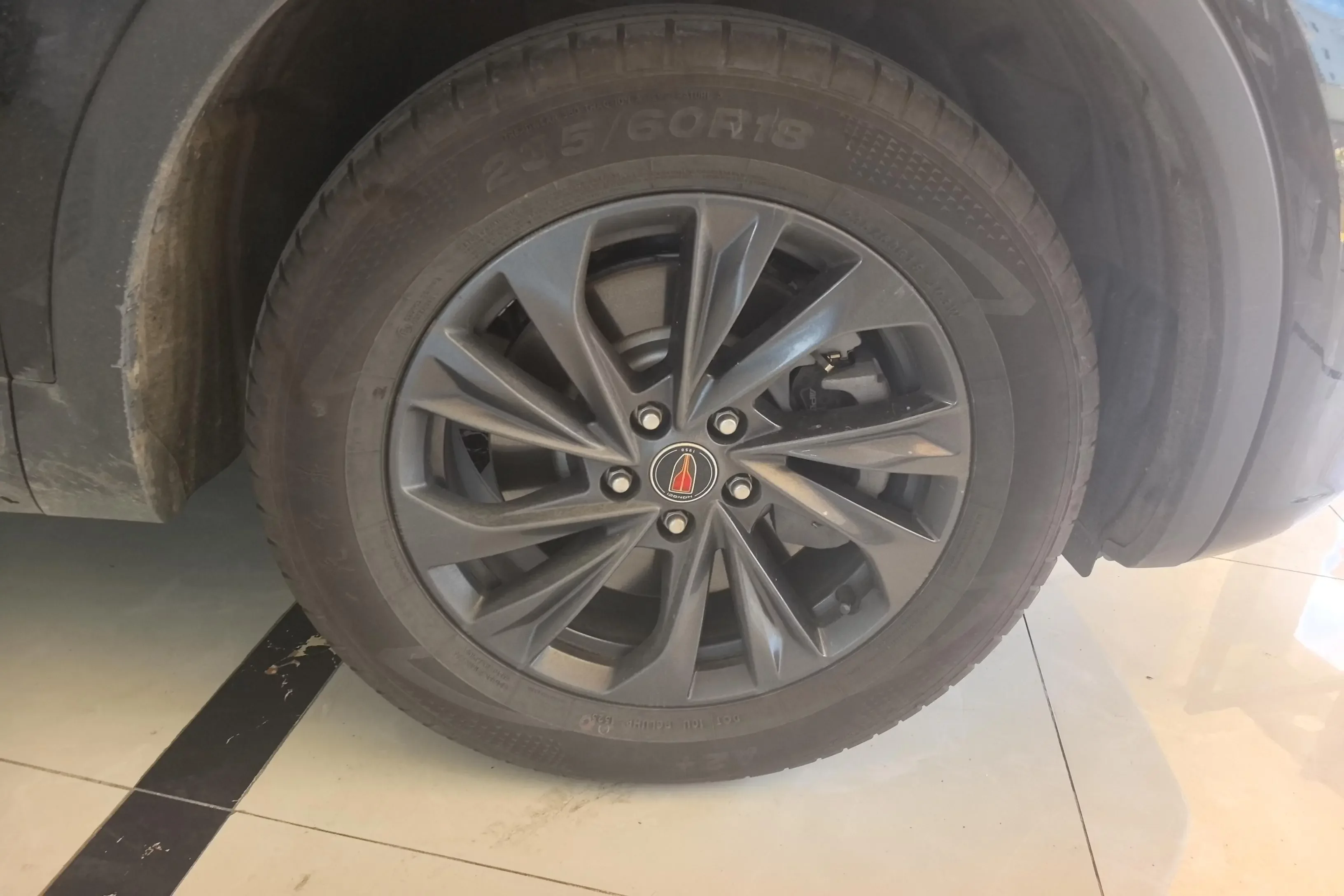 Hongqi HS5