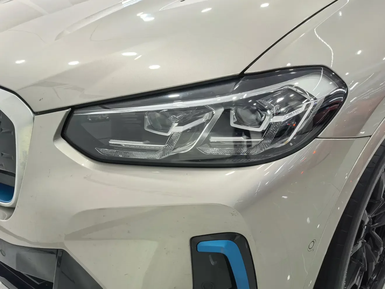 BMW iX3