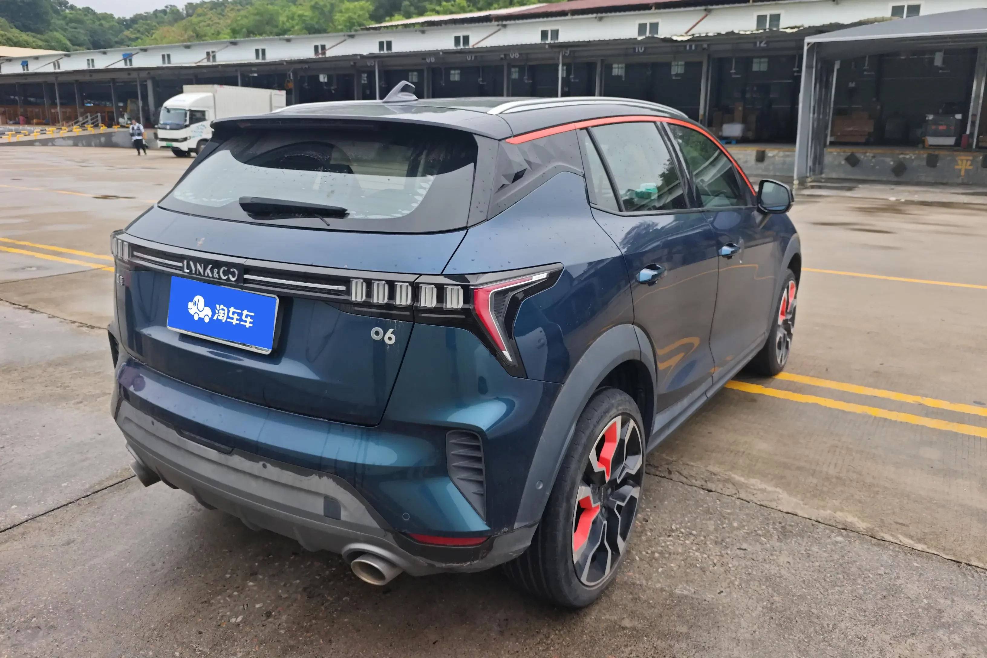 Lynk & Co 06