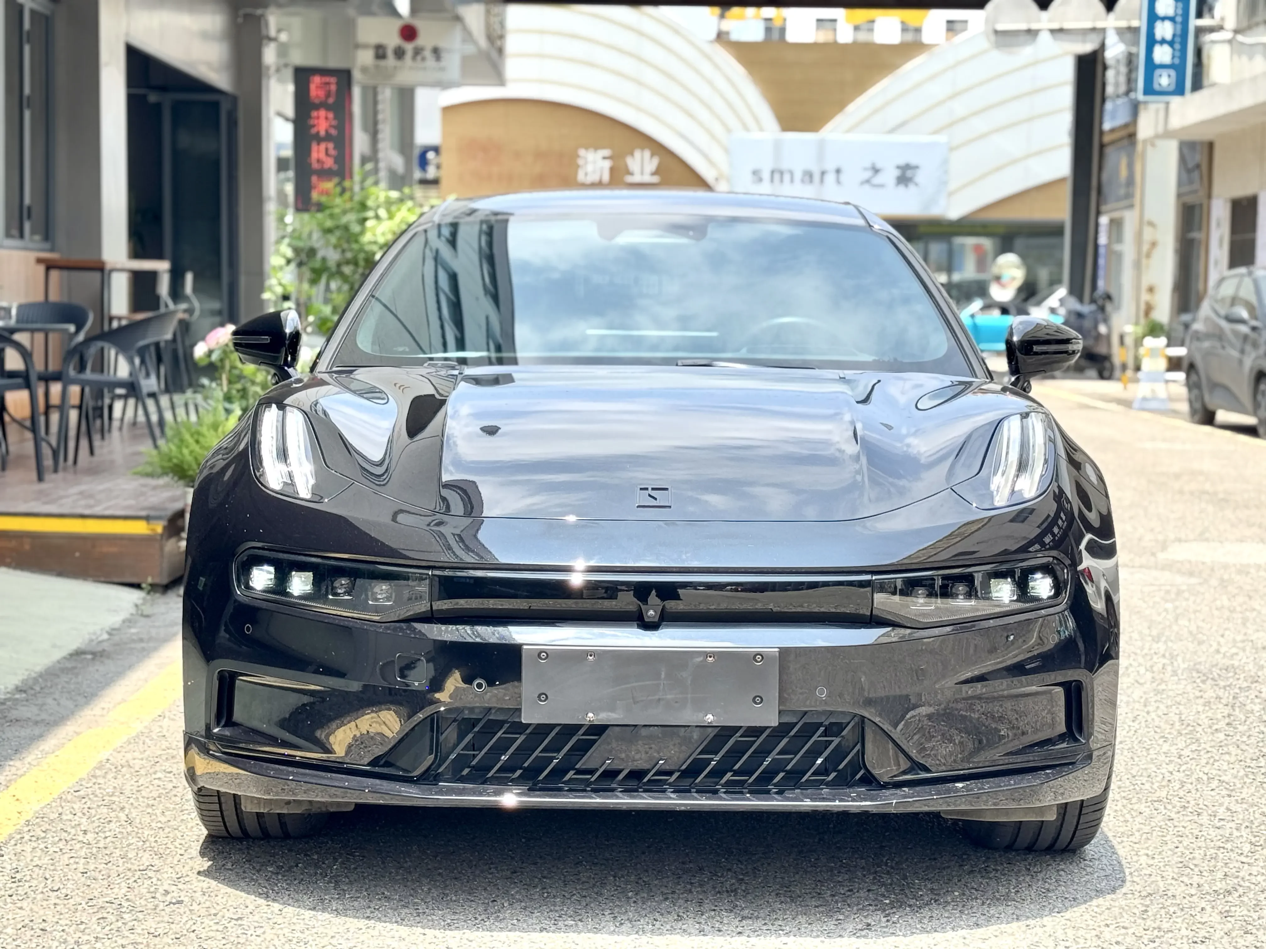 ZEEKR 001