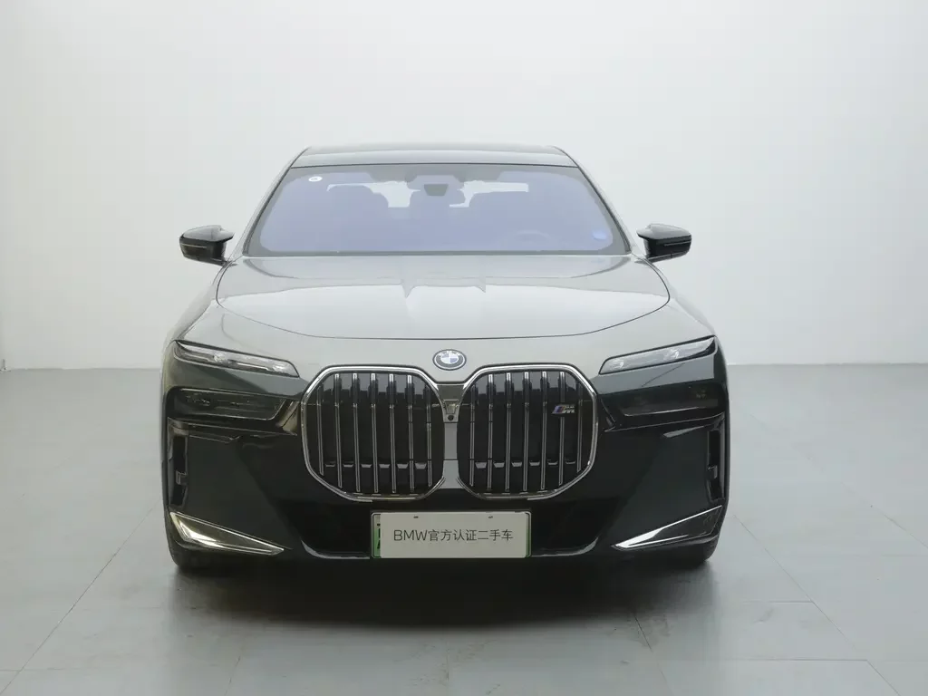 BMW i7