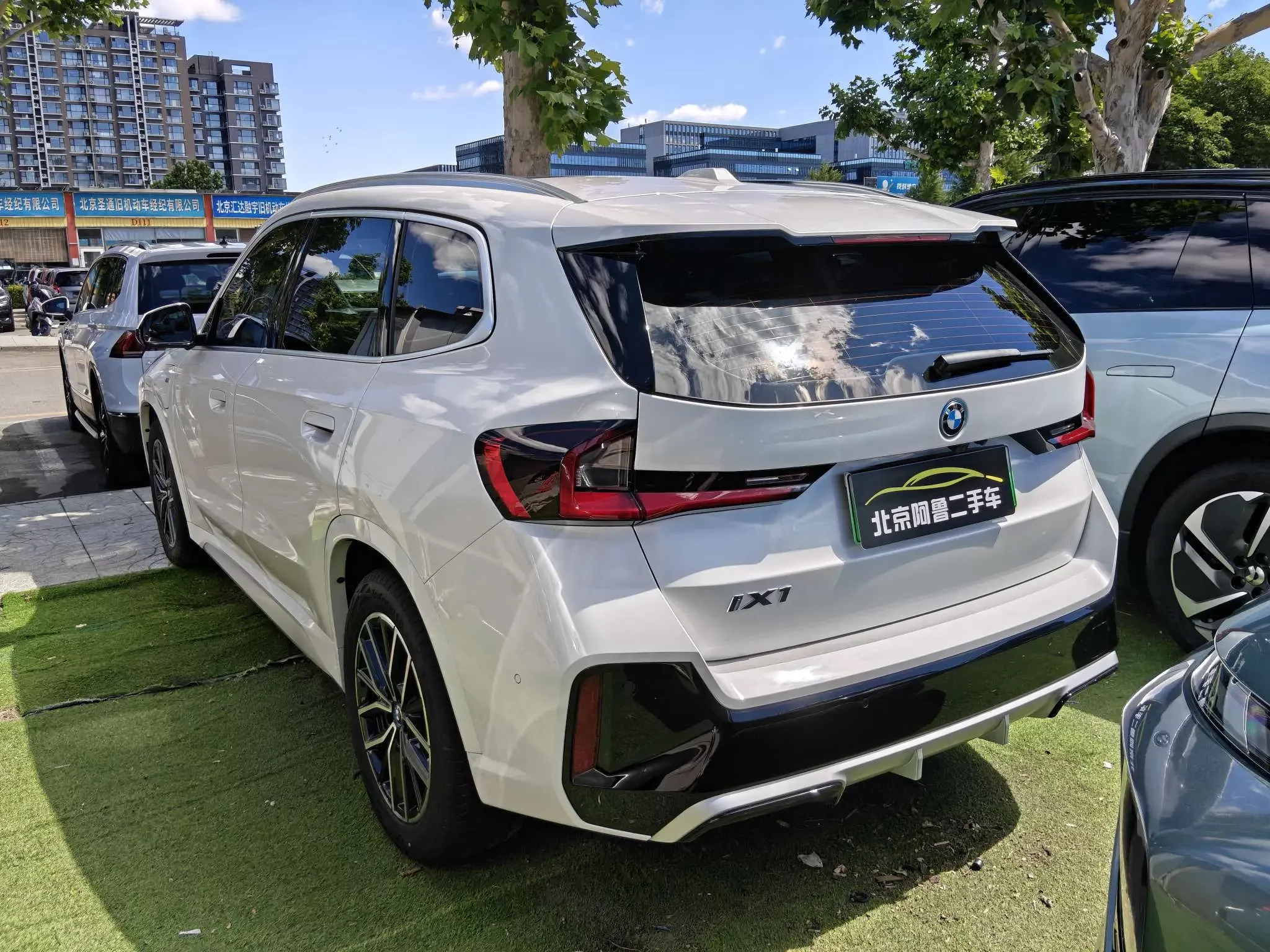 BMW iX1