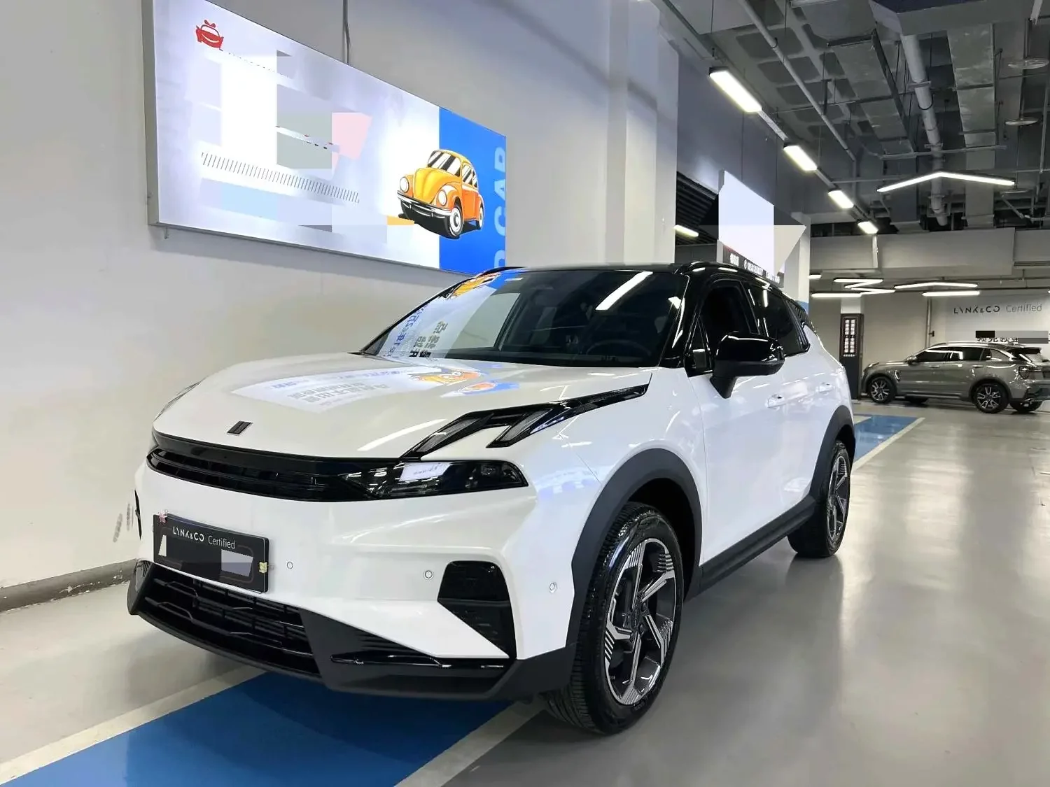 Lynk & Co 06