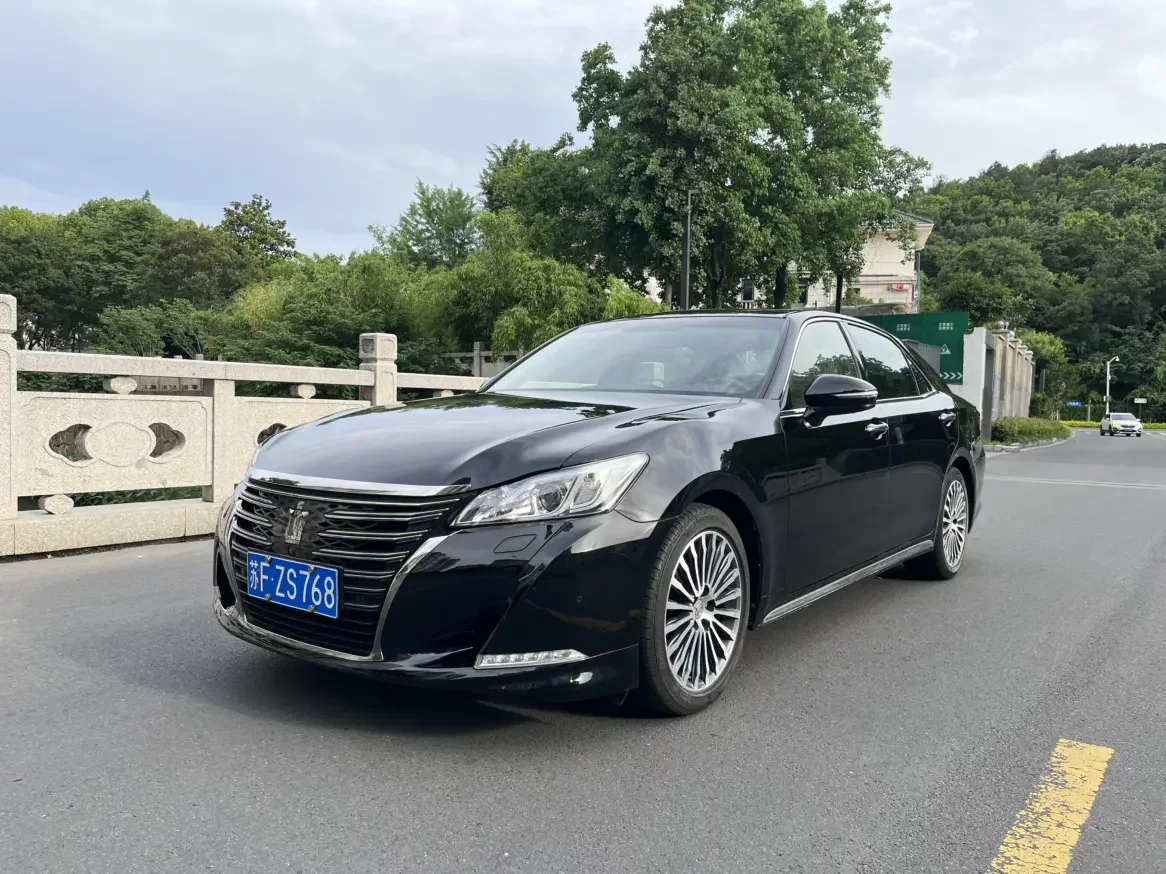 Toyota crown