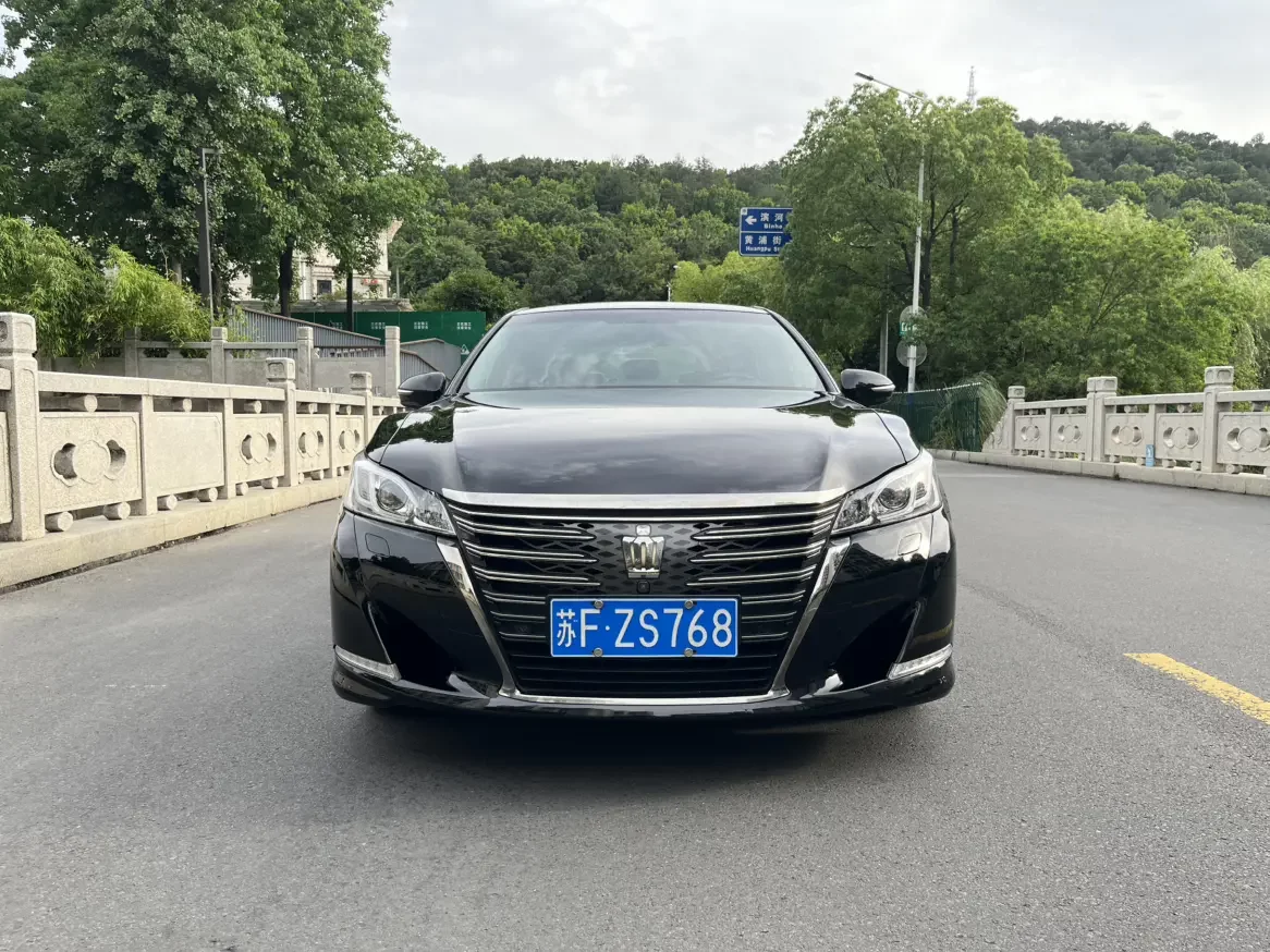 Toyota crown