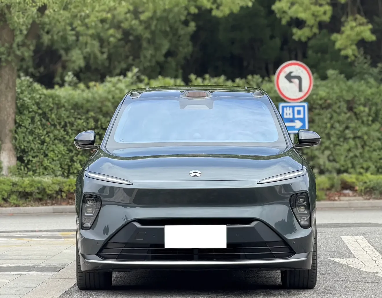 NIO ES8
