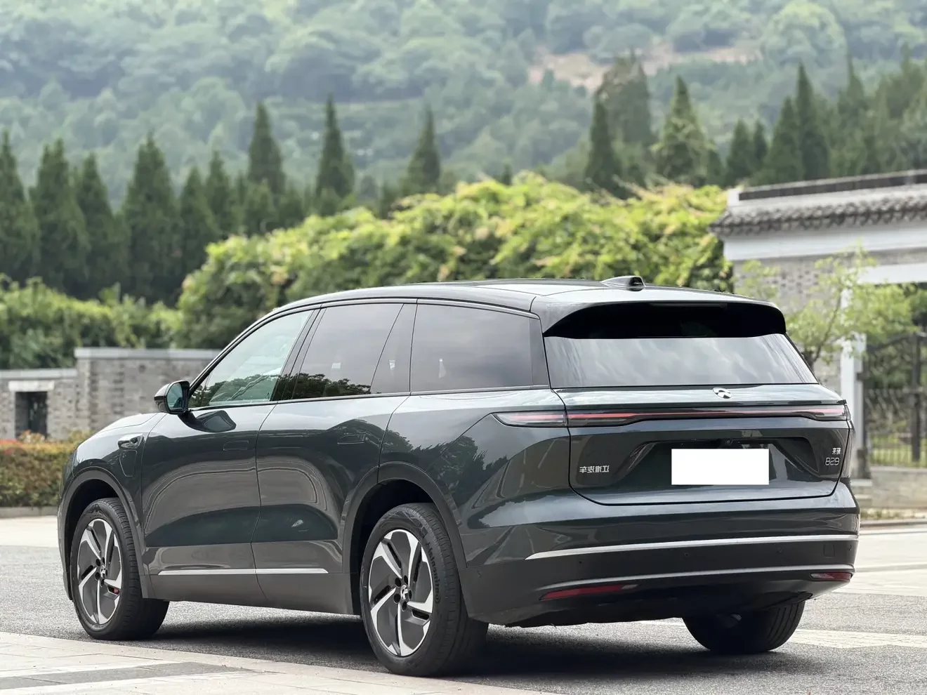 NIO ES8