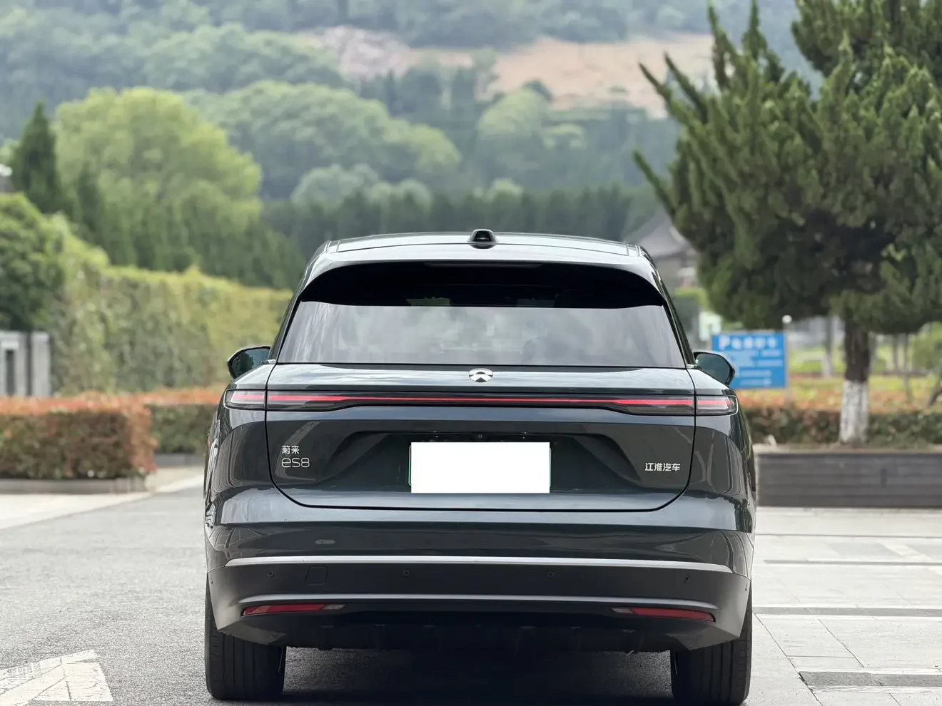 NIO ES8