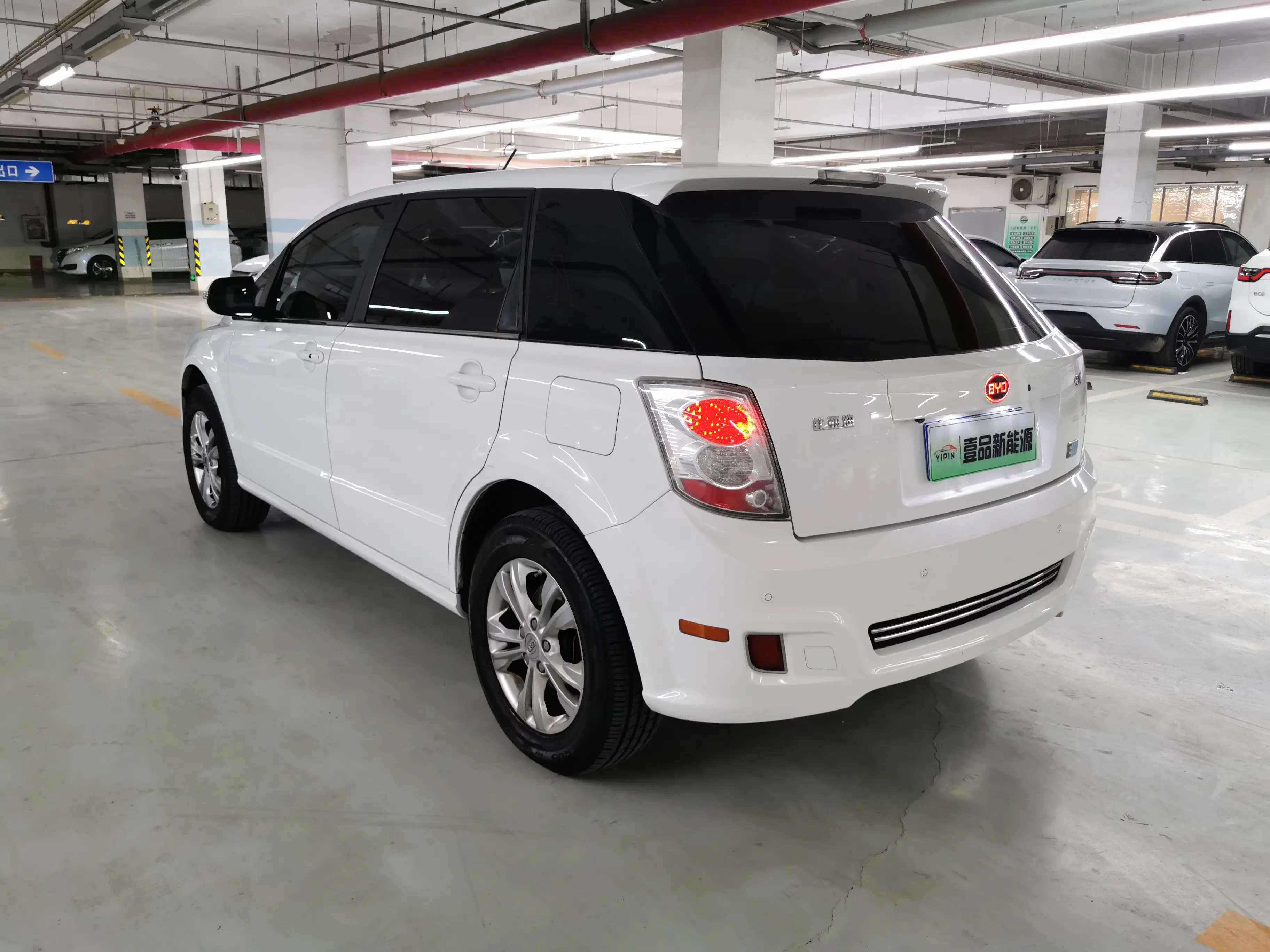 BYD e6