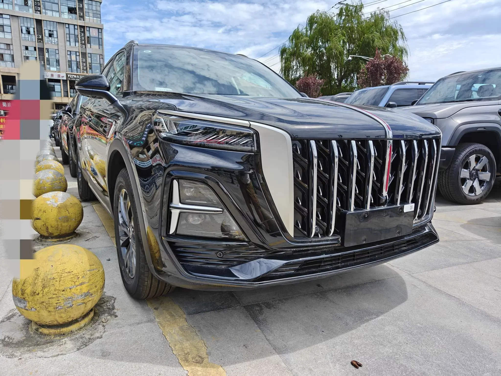 Hongqi HS5