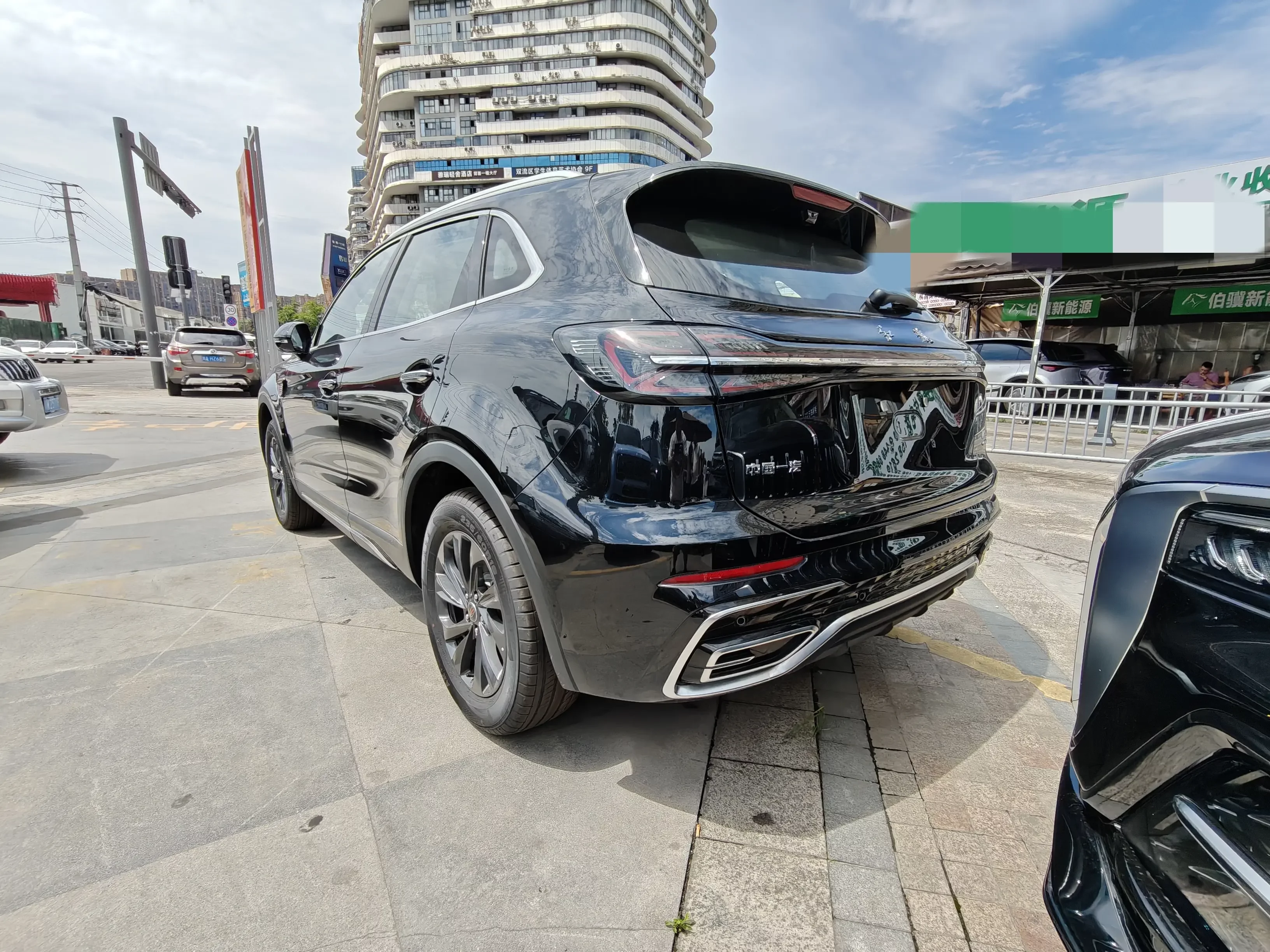 Hongqi HS5