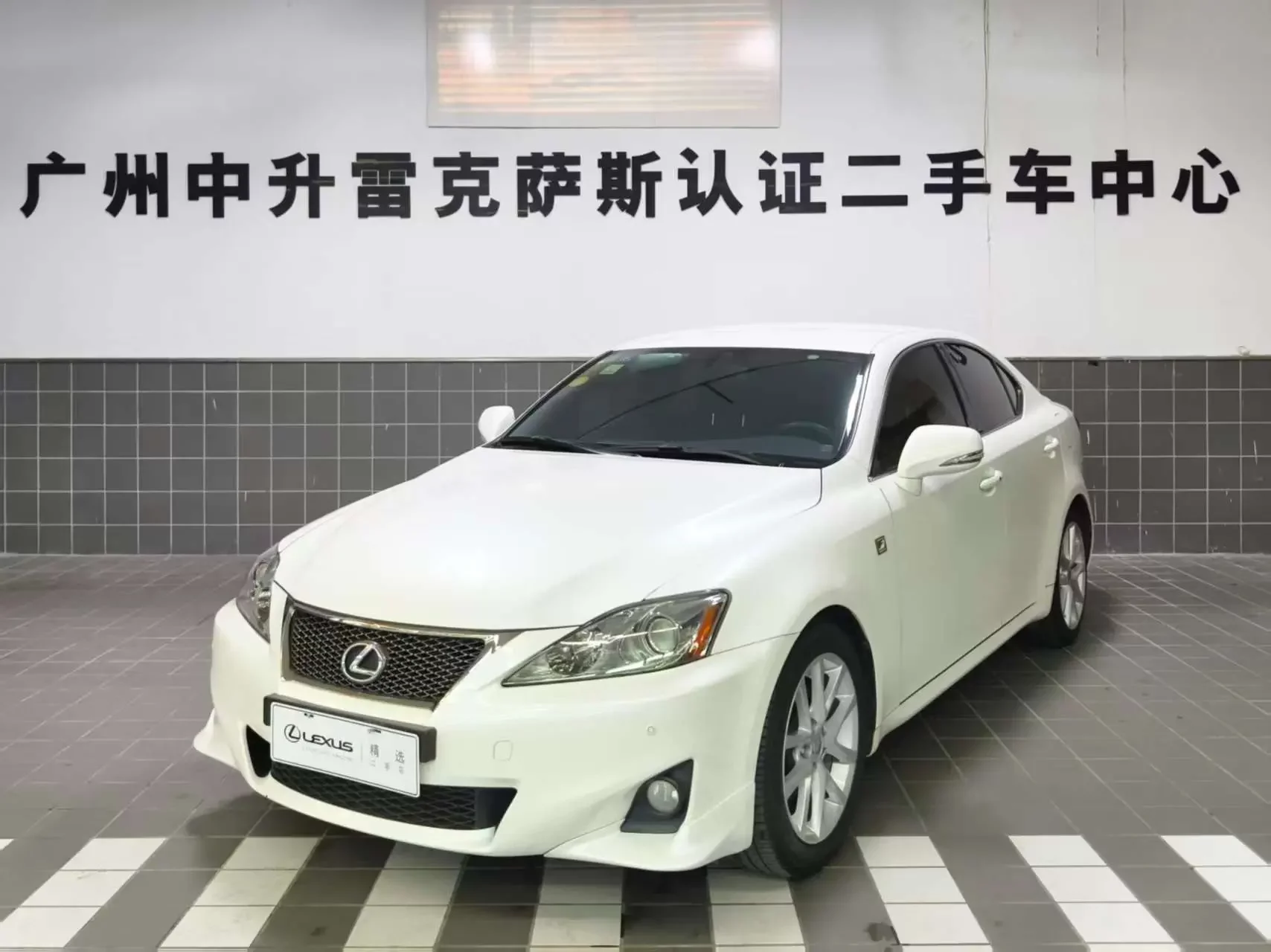 Lexus IS