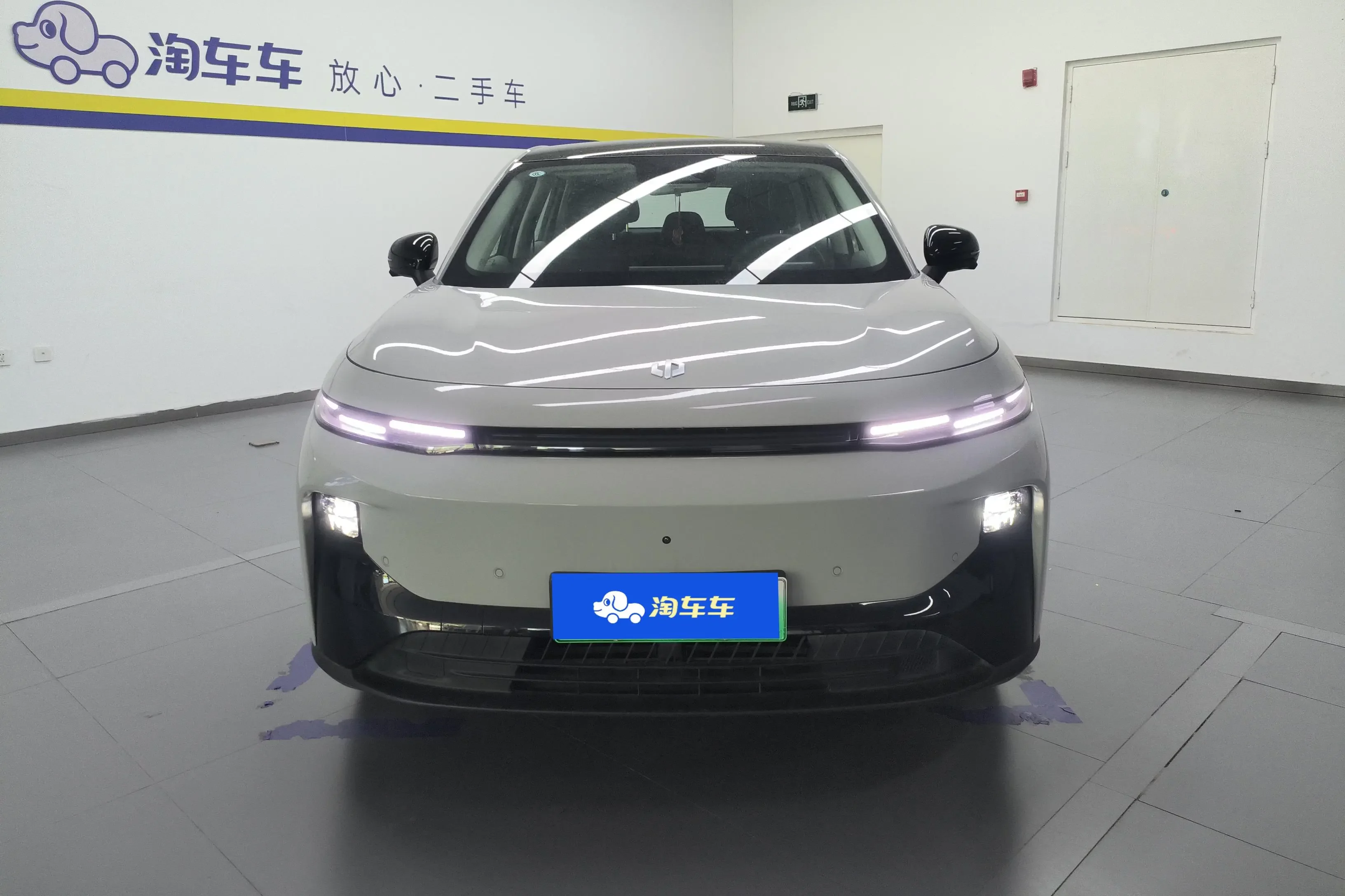 Leapmotor B10