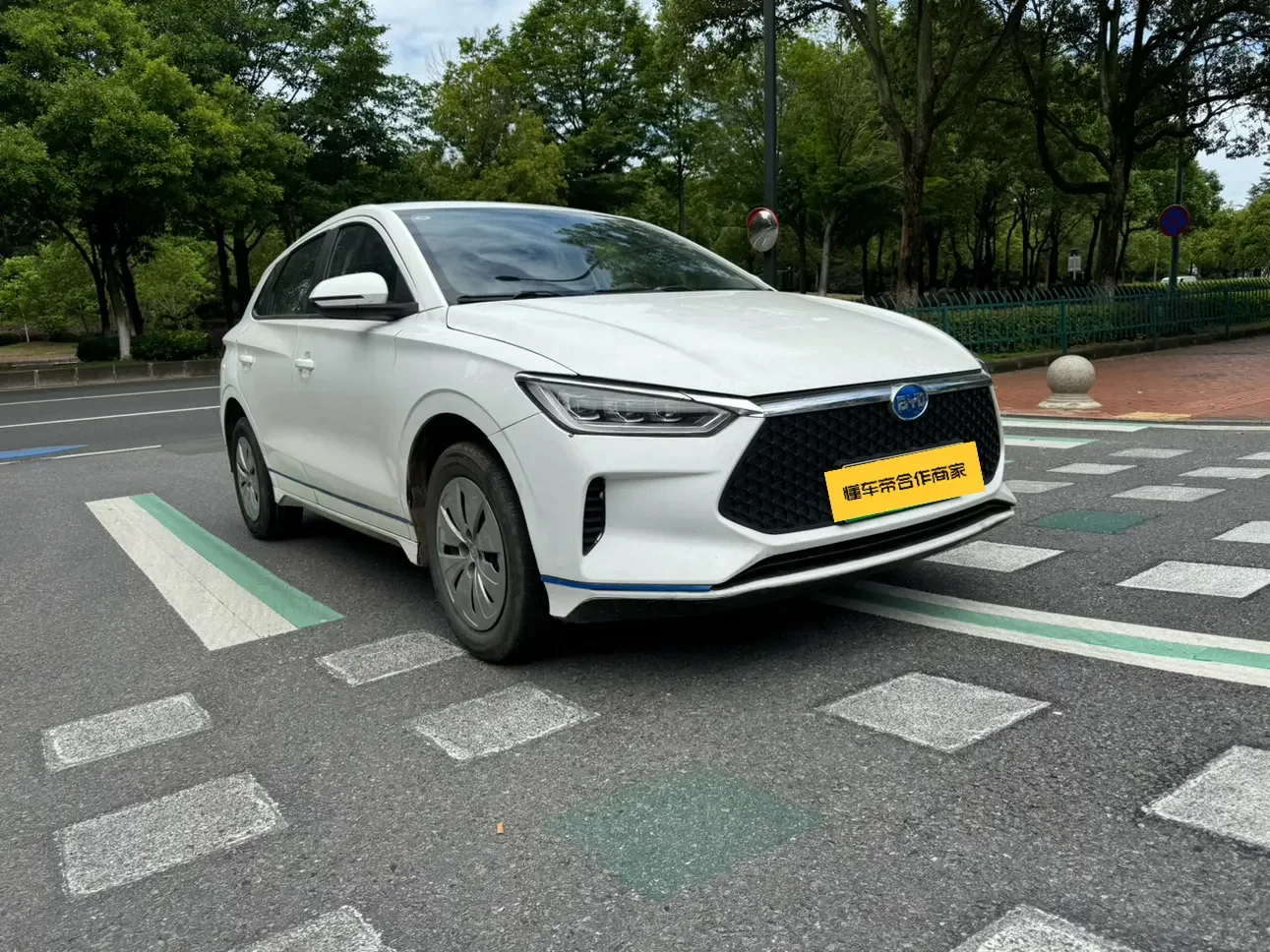 BYD e2