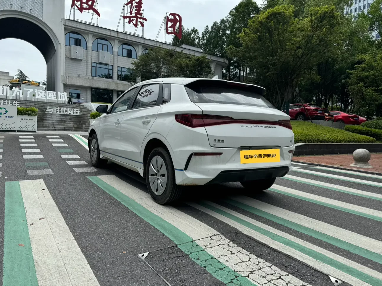 BYD e2