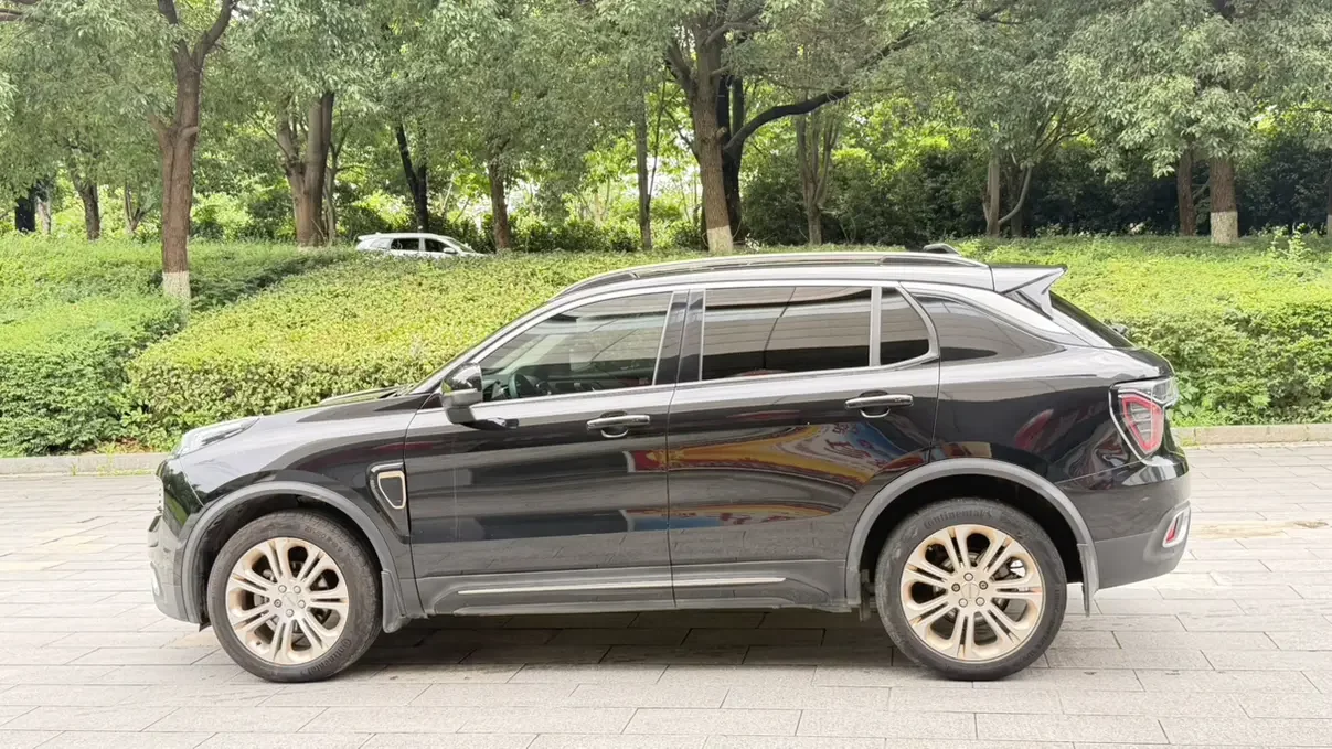 Lynk & Co 01