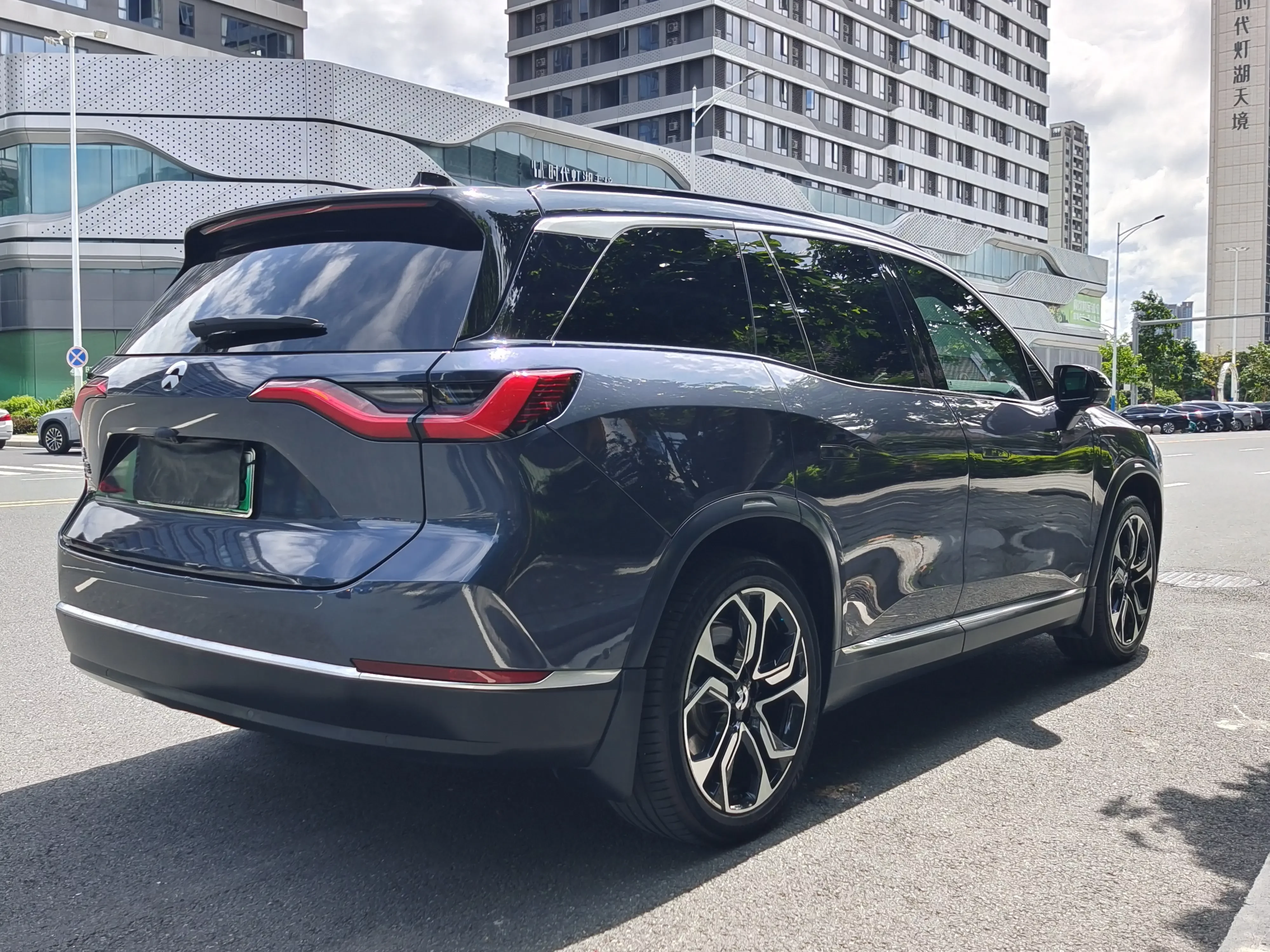 NIO ES8