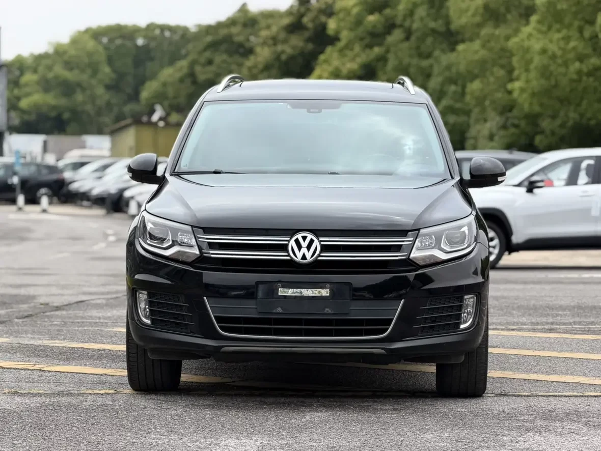 Volkswagen Tiguan (Tharu)