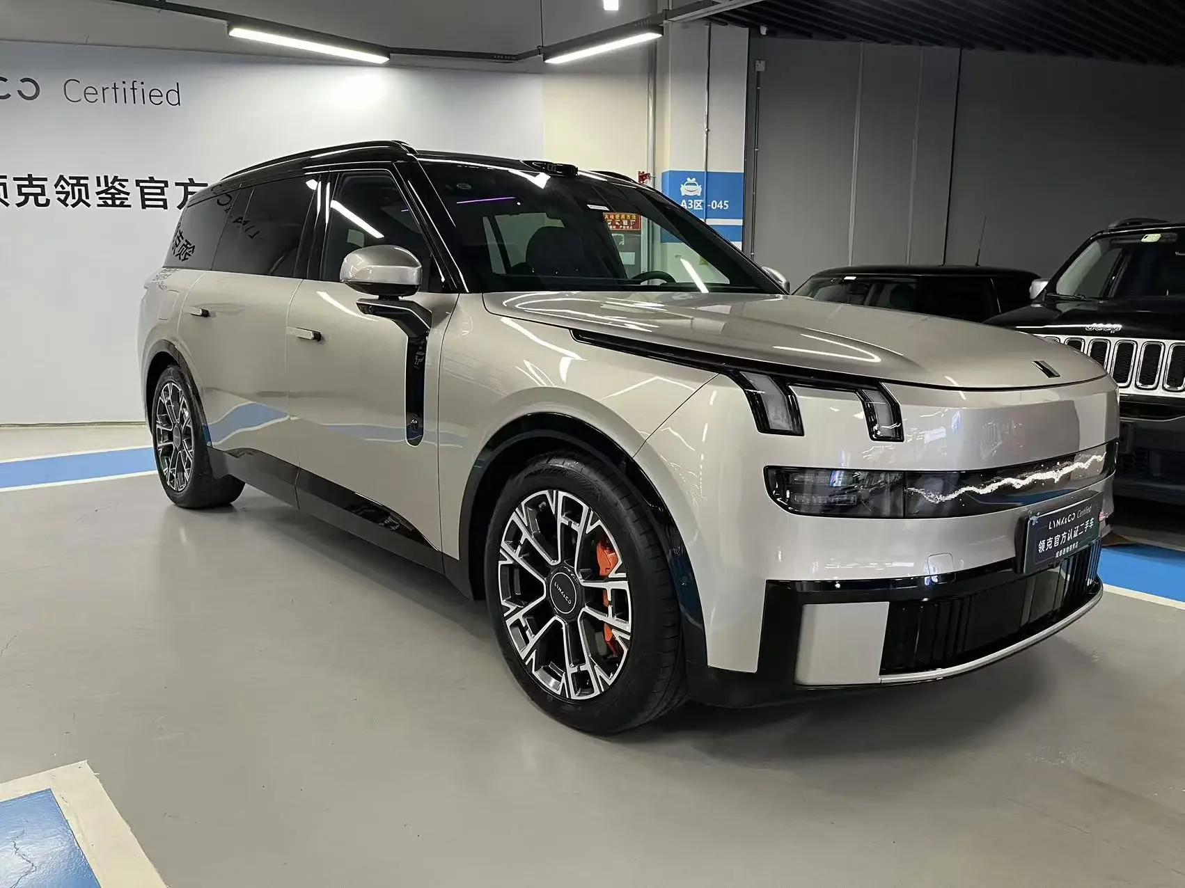 Lynk & Co 900