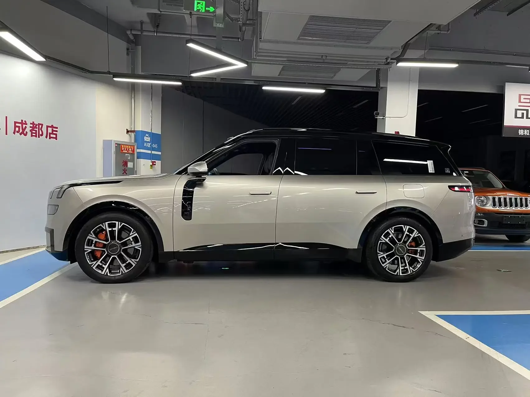 Lynk & Co 900