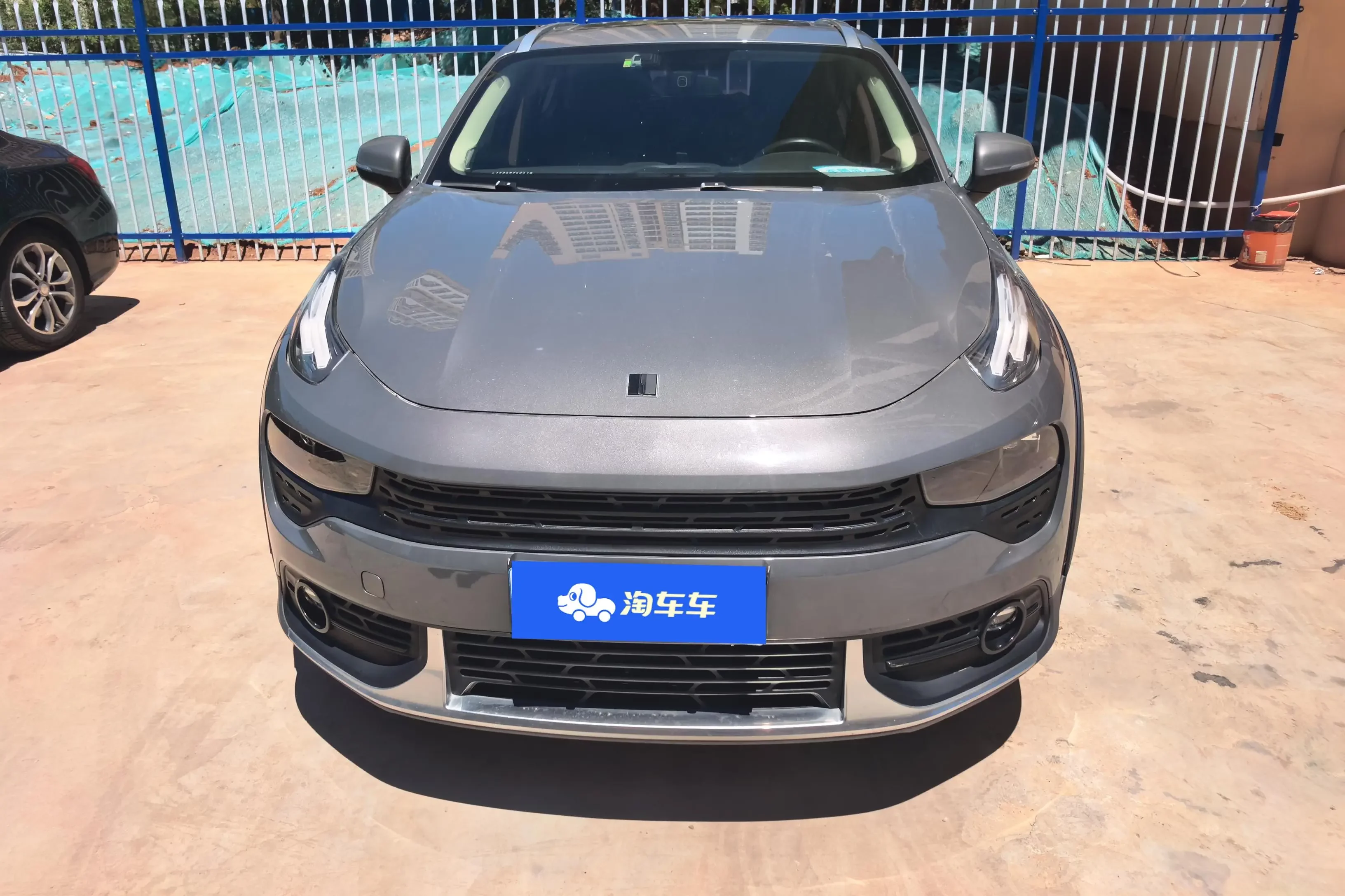 Lynk & Co 02