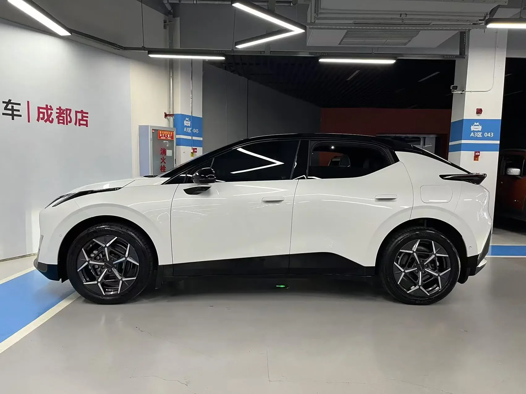 Lynk & Co Z20