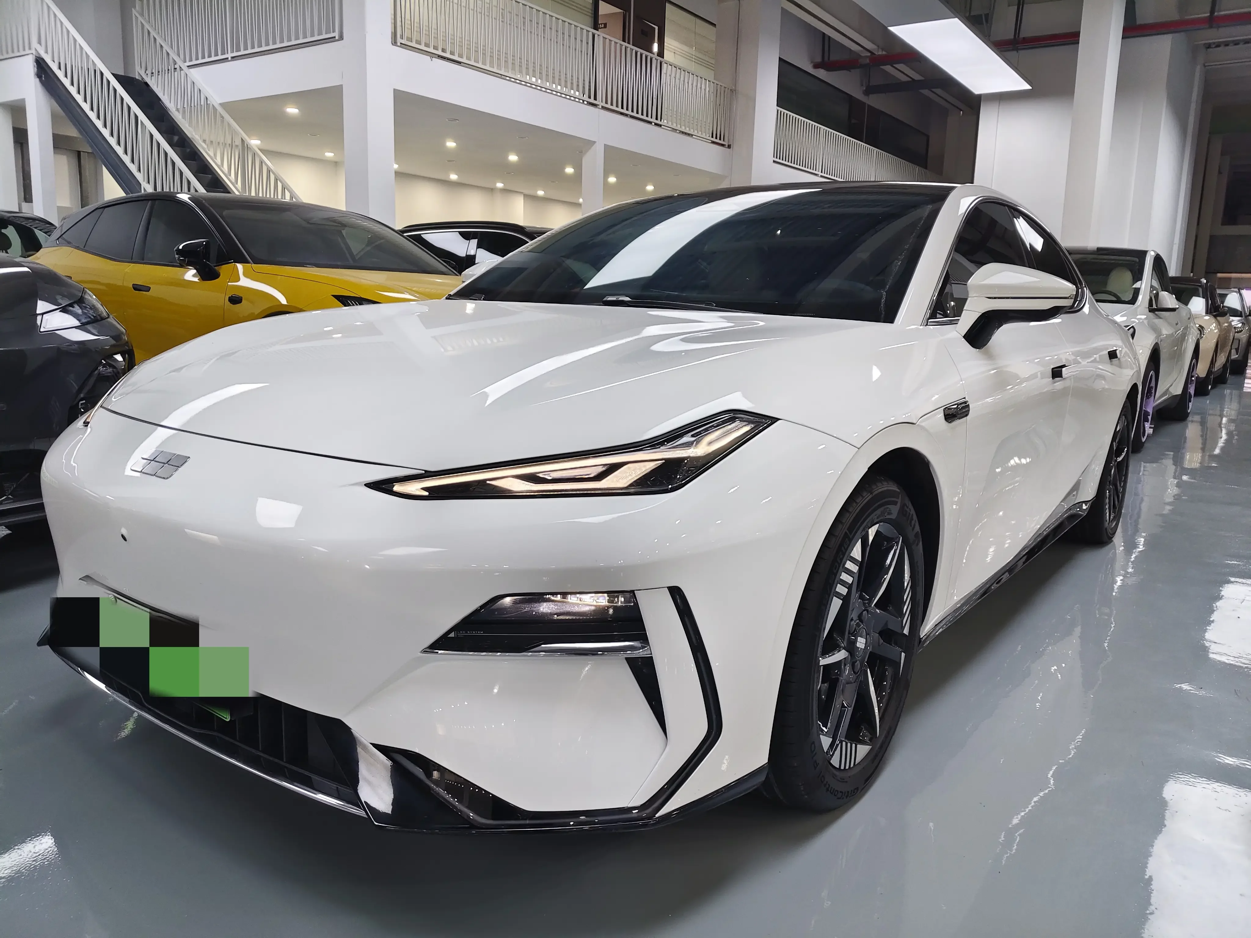 Geely Galaxy E8