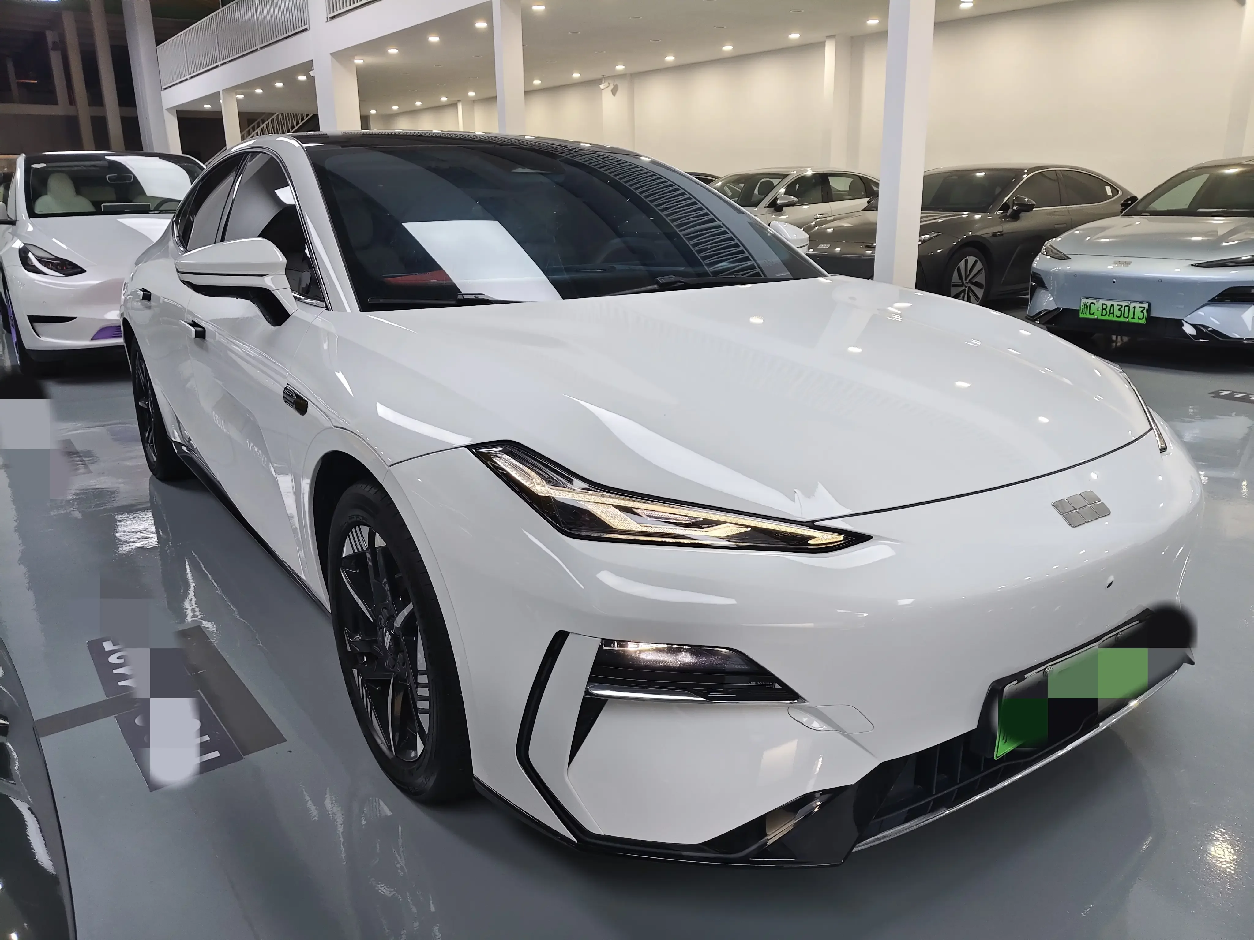 Geely Galaxy E8