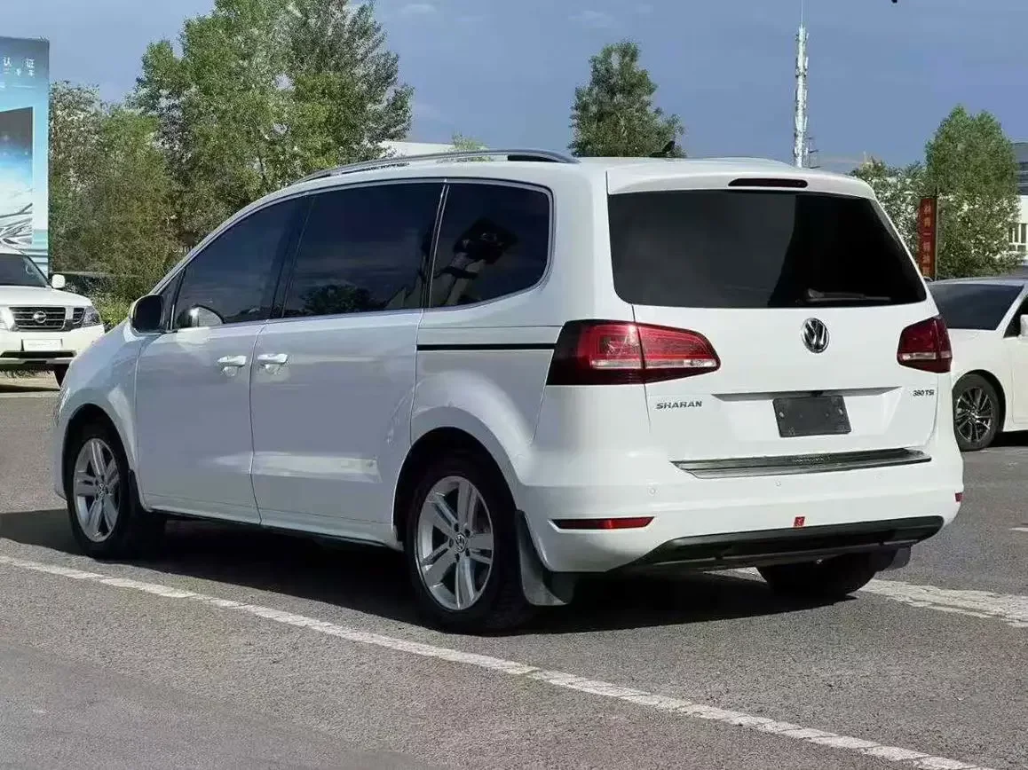 Volkswagen Sharon