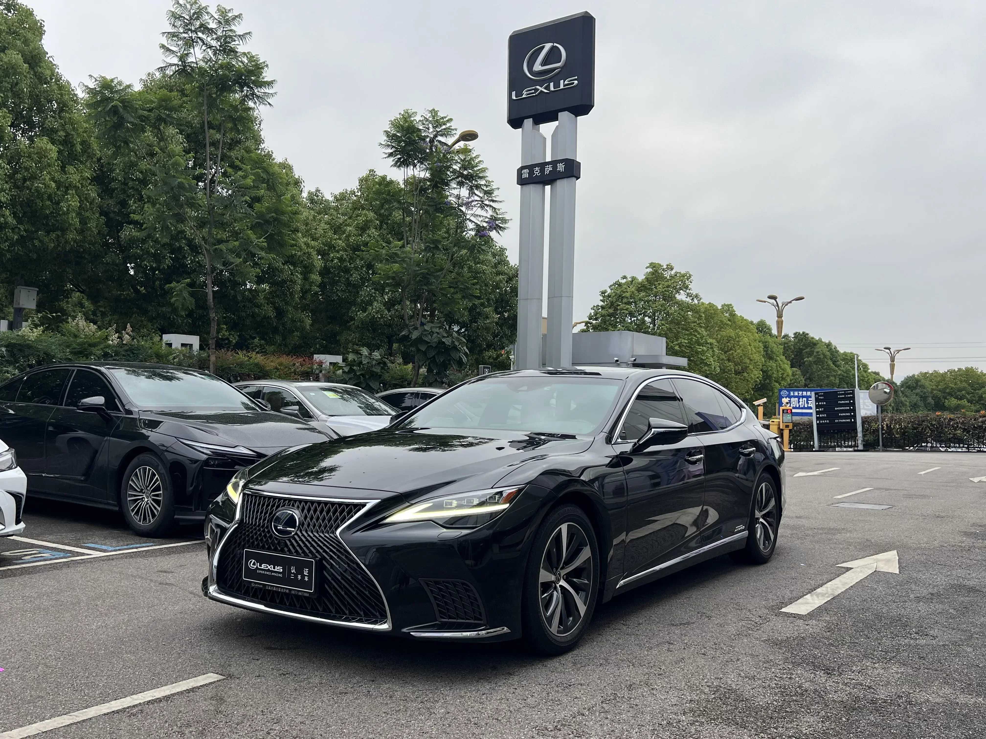 Lexus LS