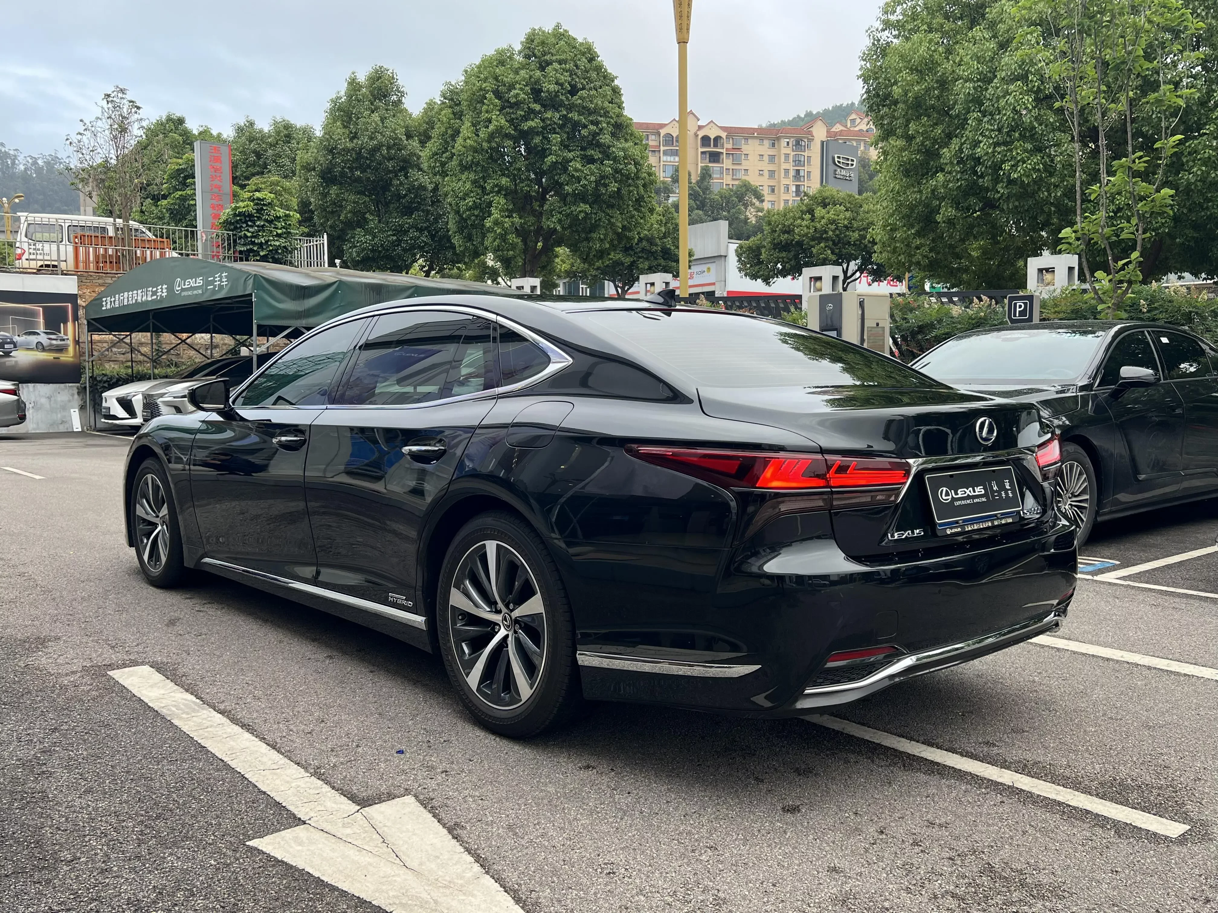 Lexus LS