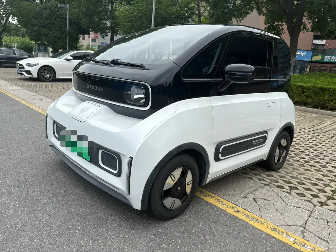 Baojun E300