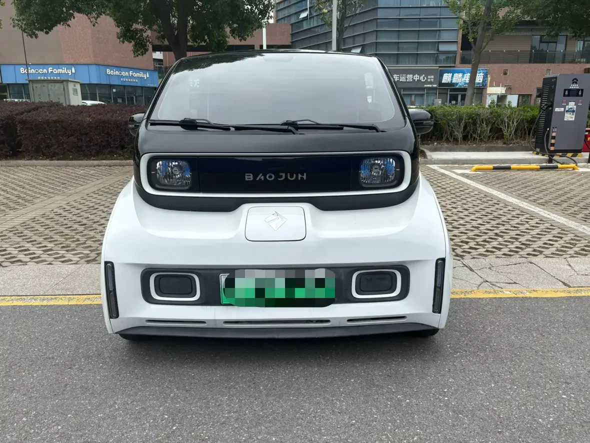 Baojun E300