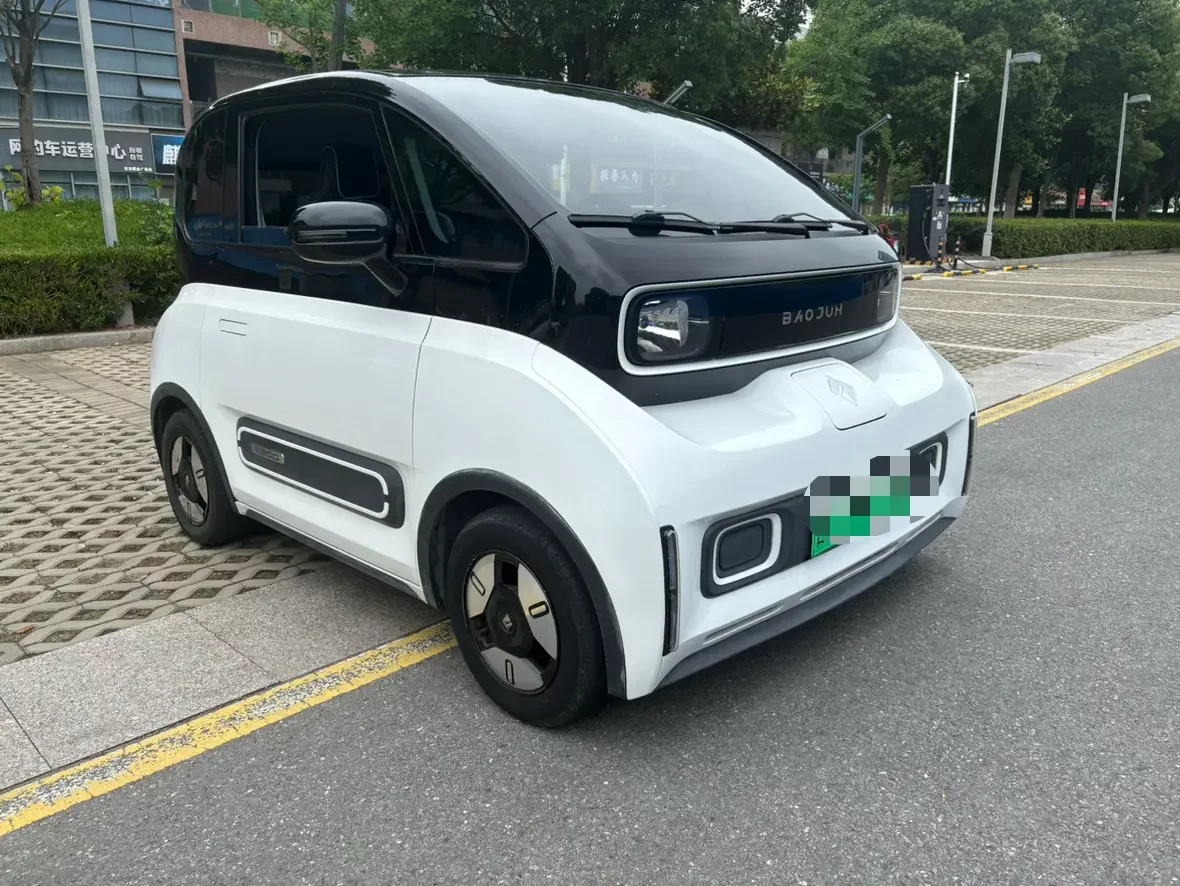 Baojun E300