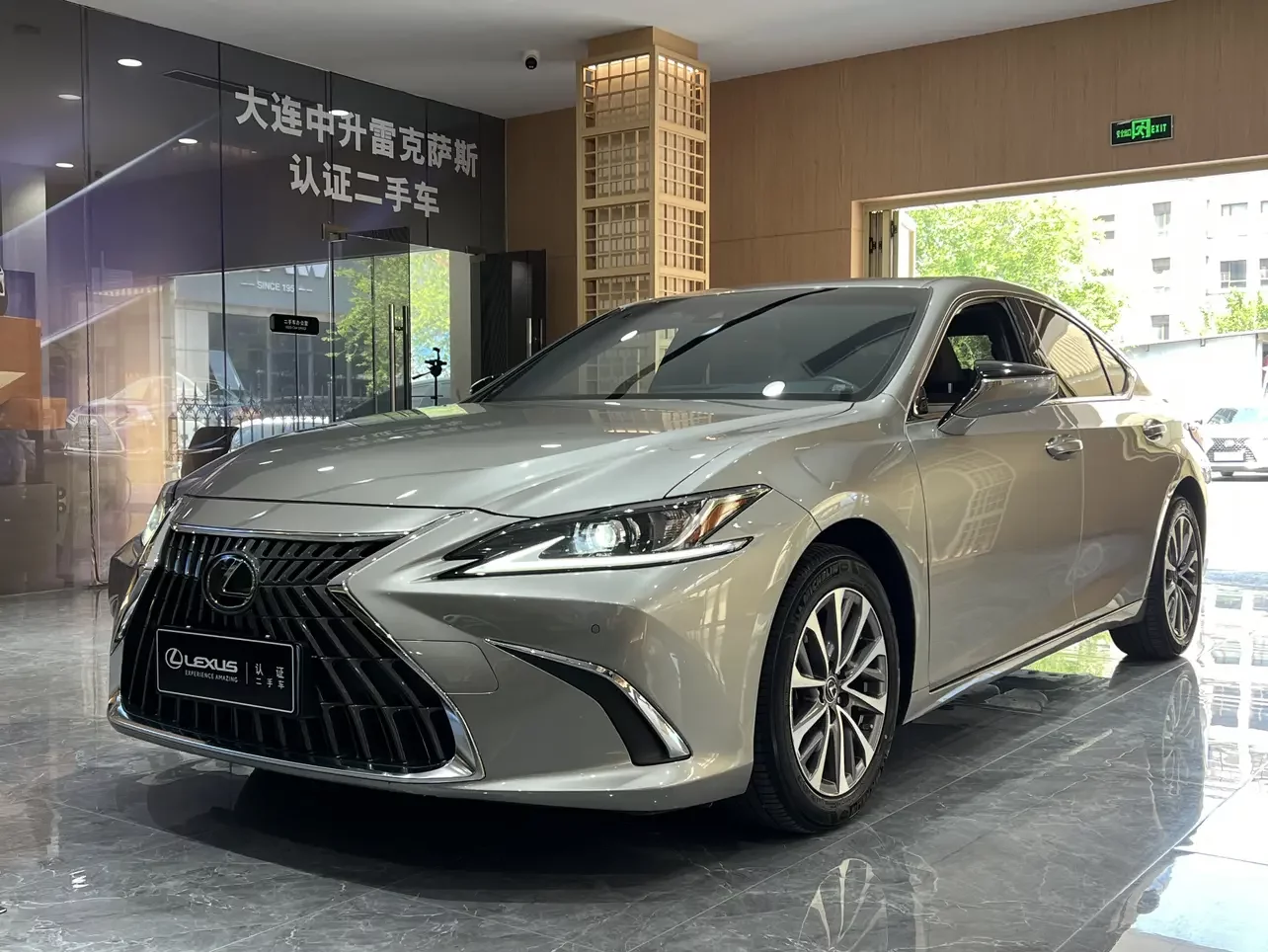 Lexus ES
