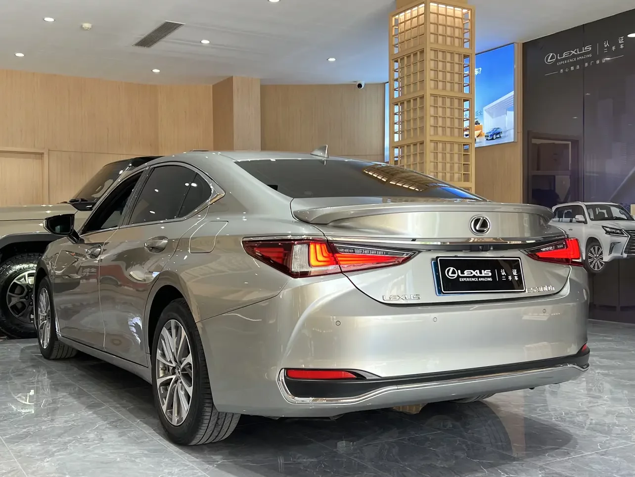 Lexus ES