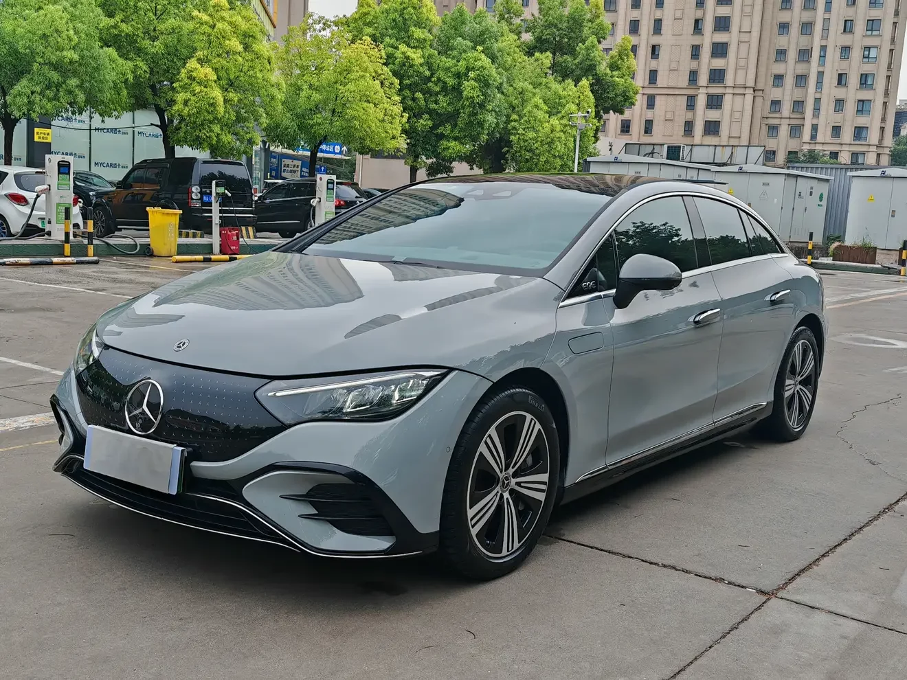 Mercedes-Benz EQE