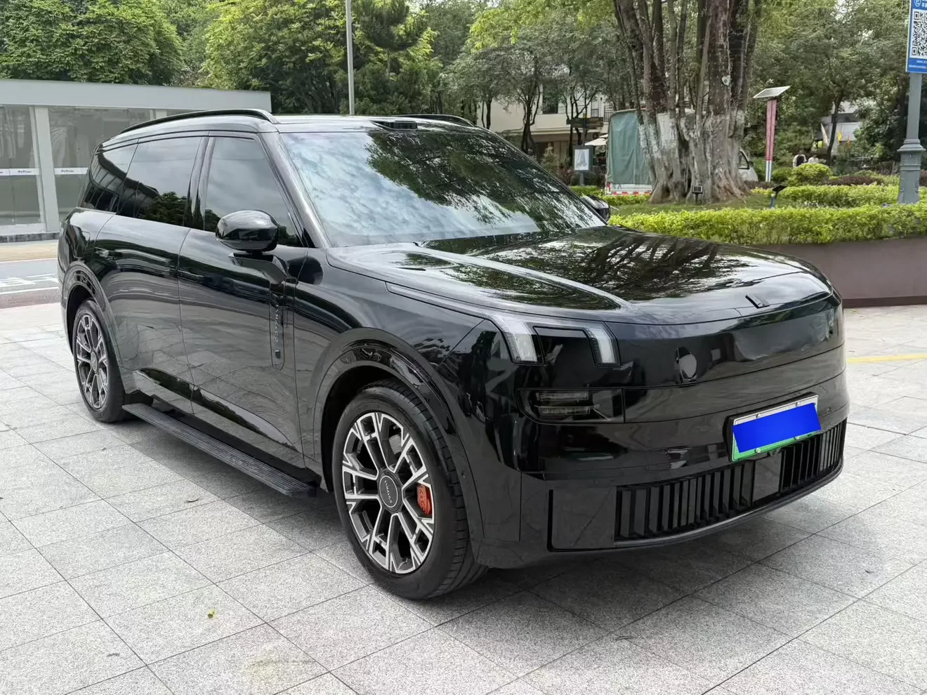 Lynk & Co 900
