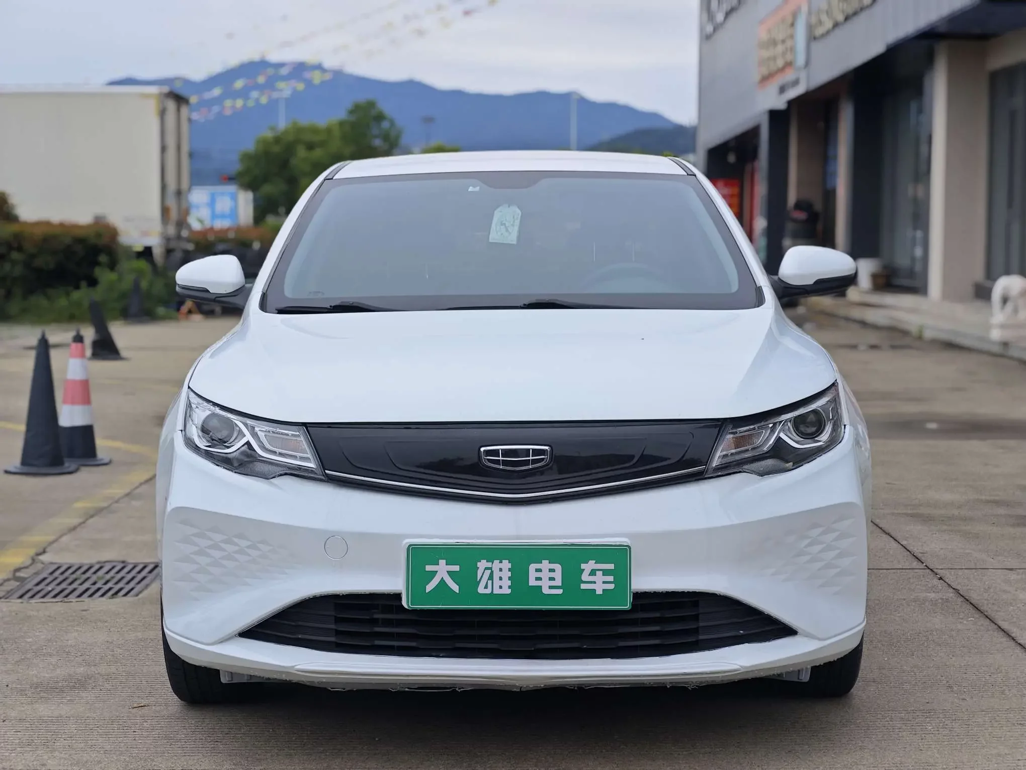 Geely Emgrand EV