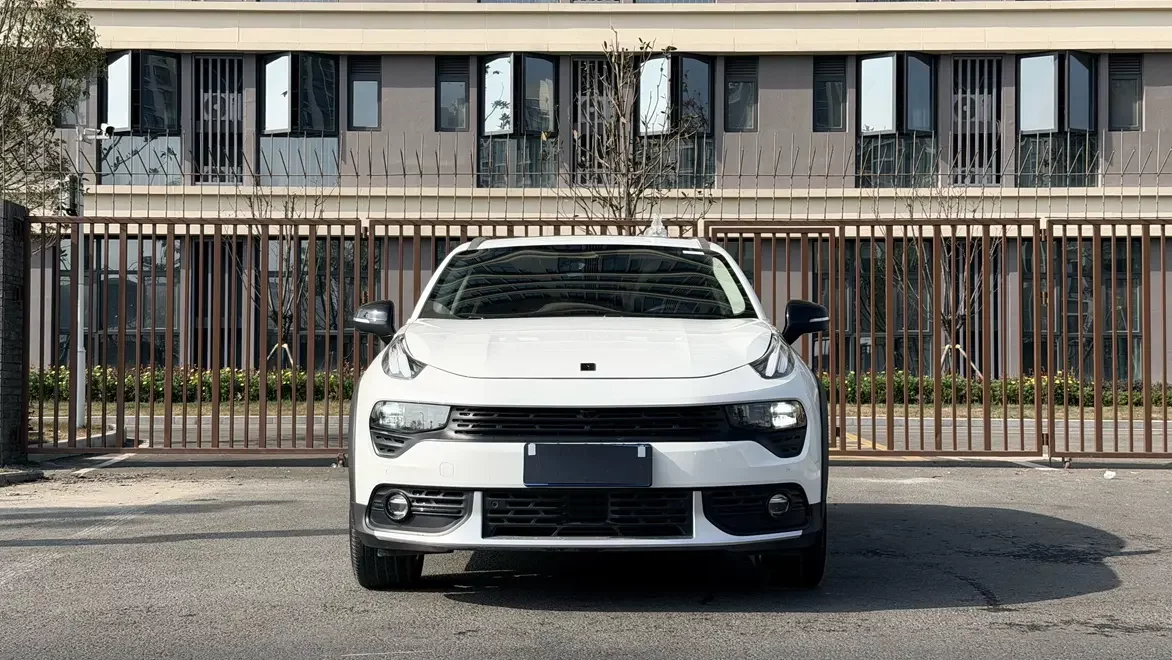 Lynk & Co 02