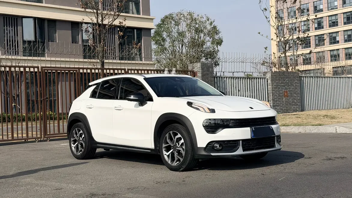 Lynk & Co 02