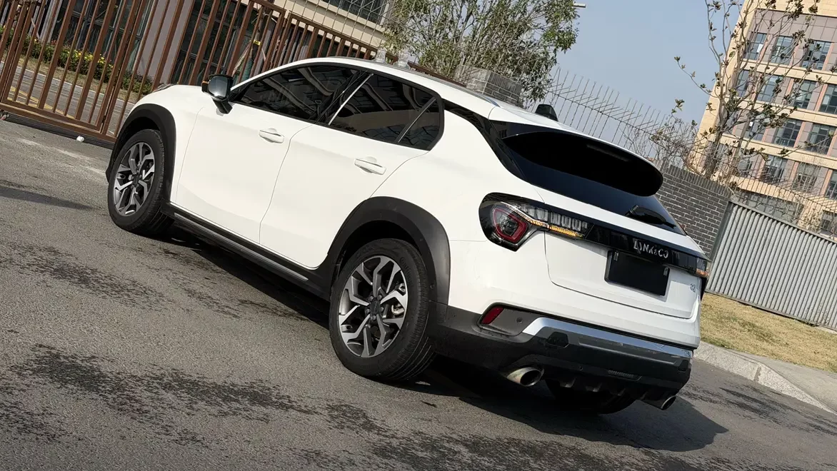 Lynk & Co 02
