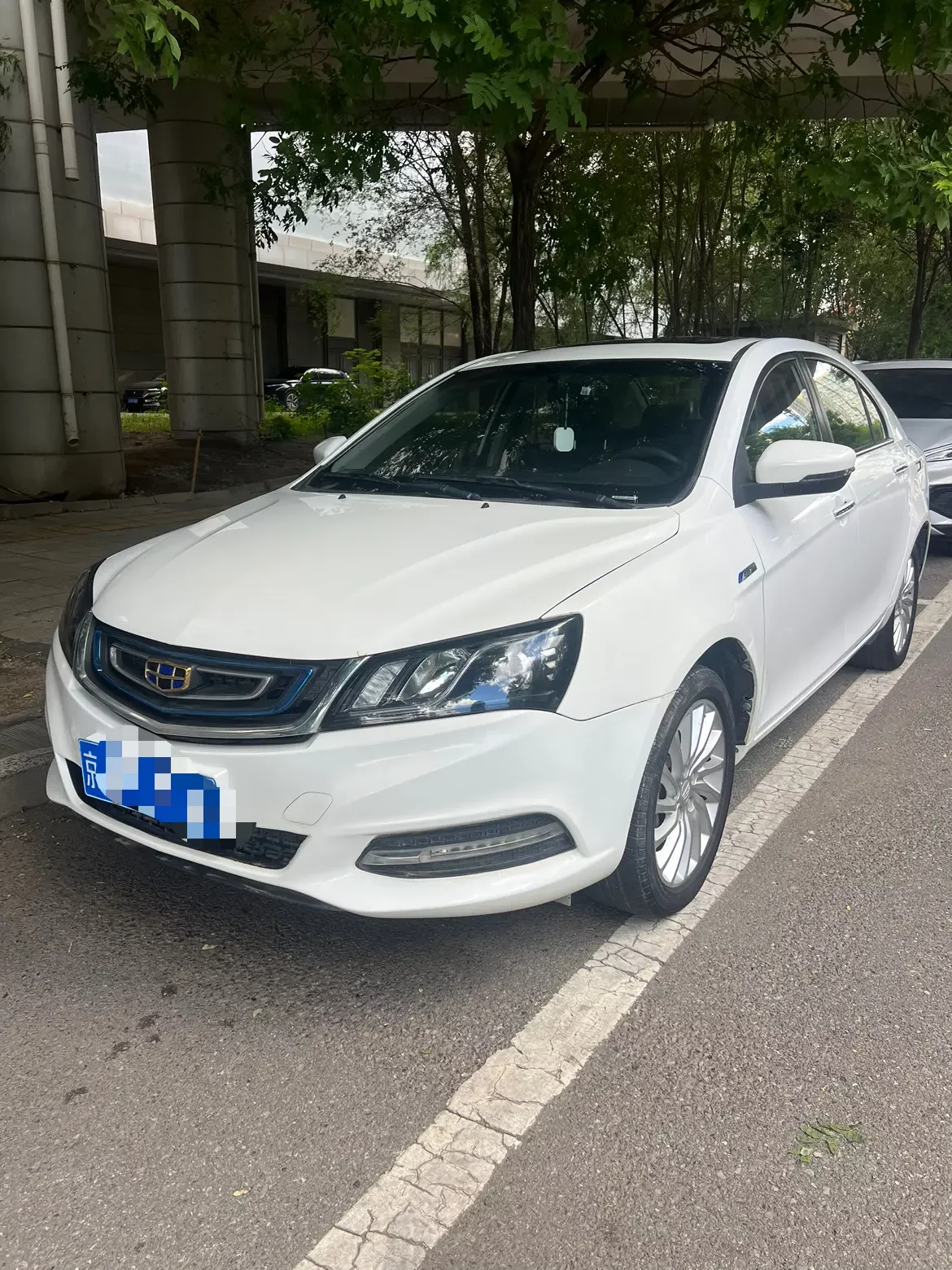 Geely Emgrand EV