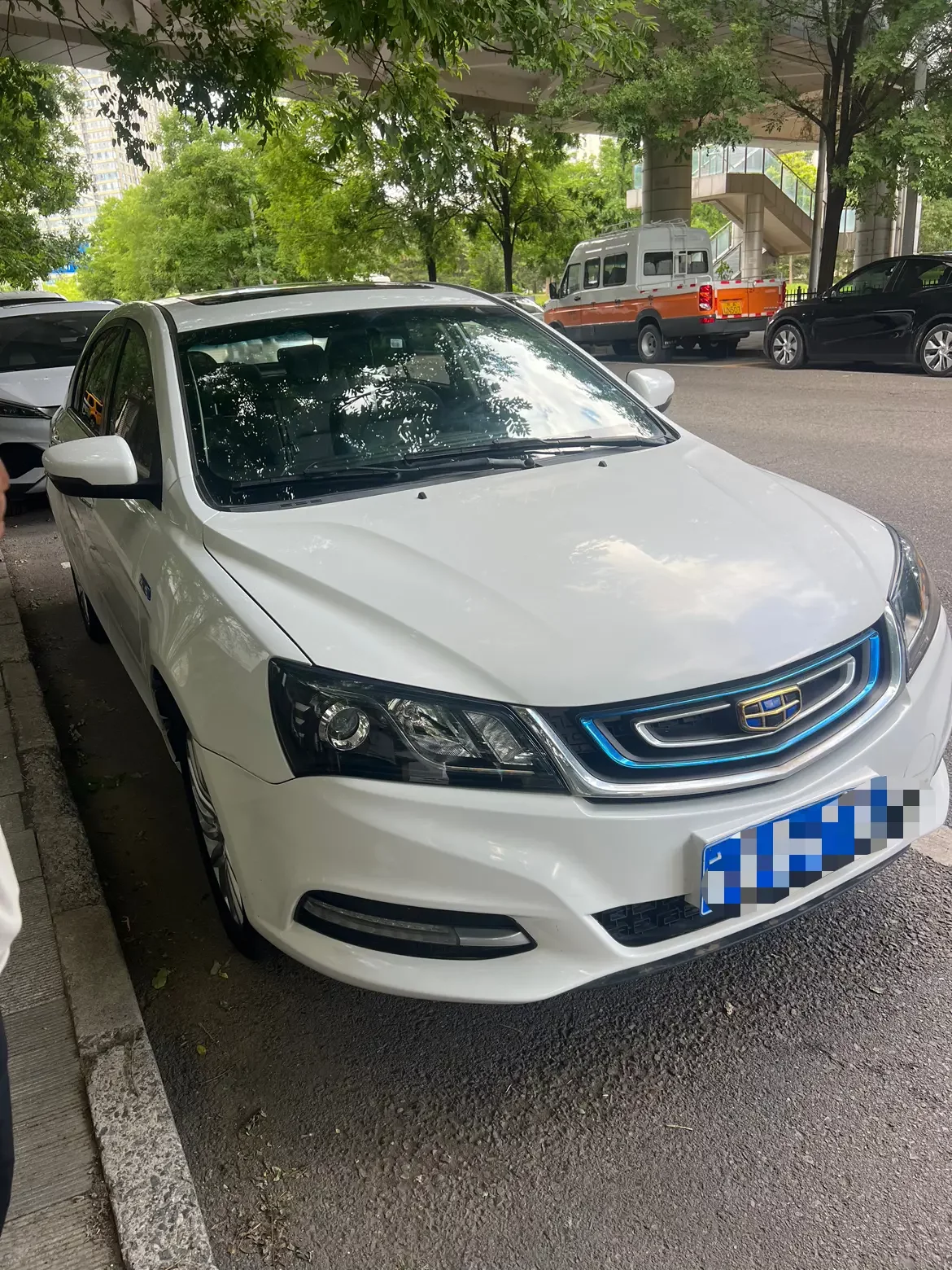 Geely Emgrand EV