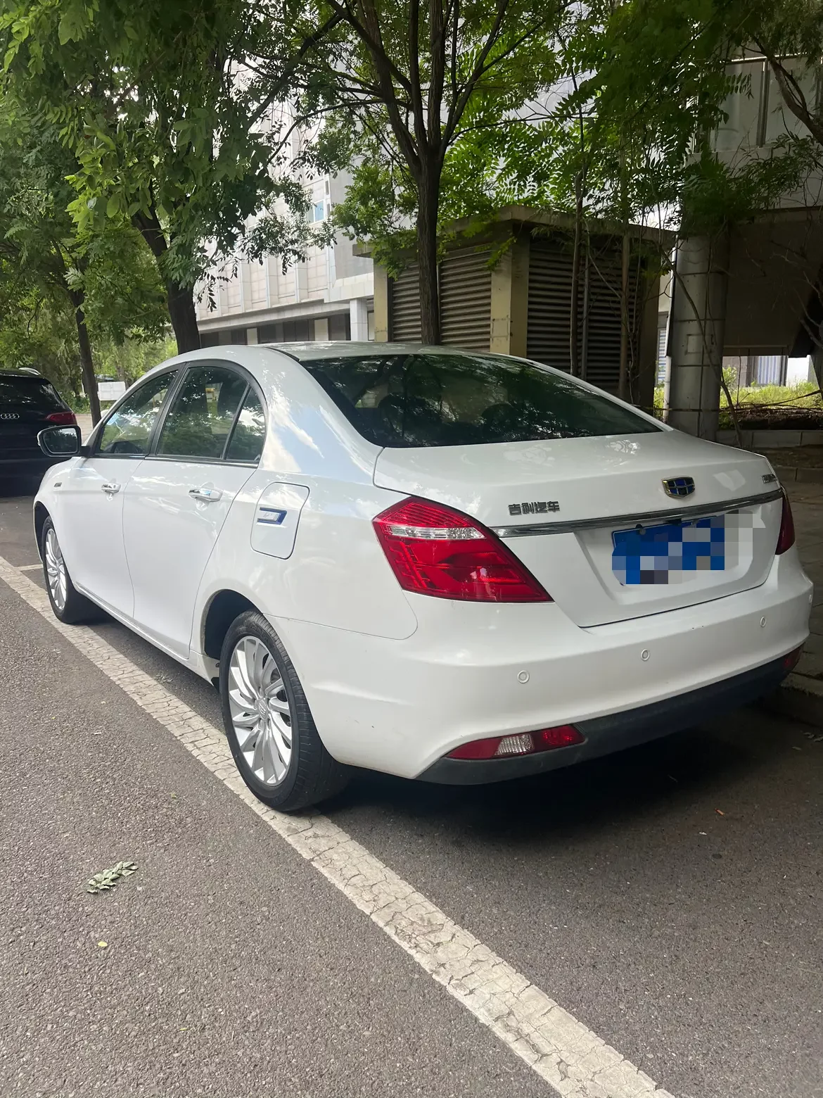 Geely Emgrand EV