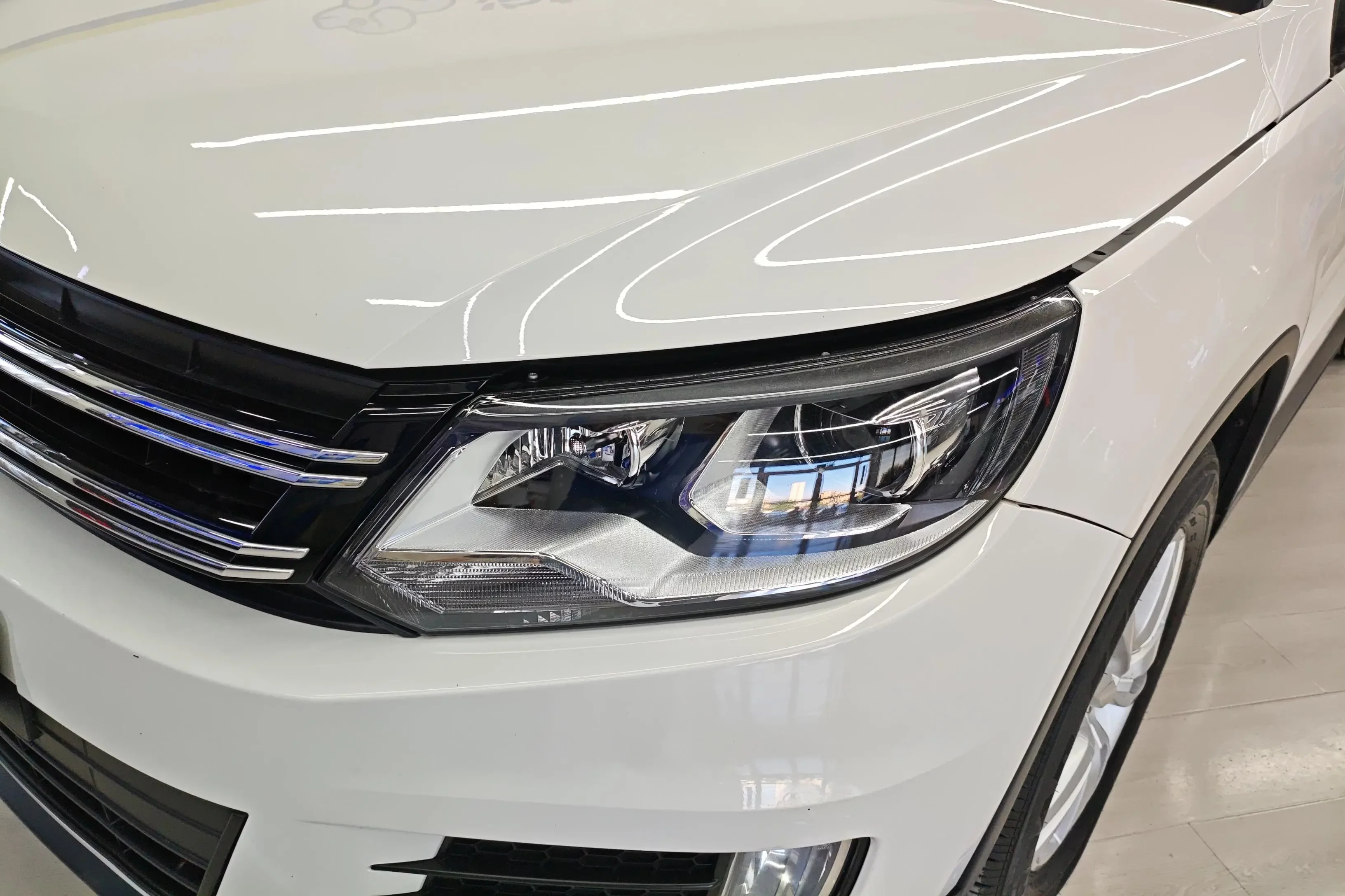 Volkswagen Tiguan (Tharu)