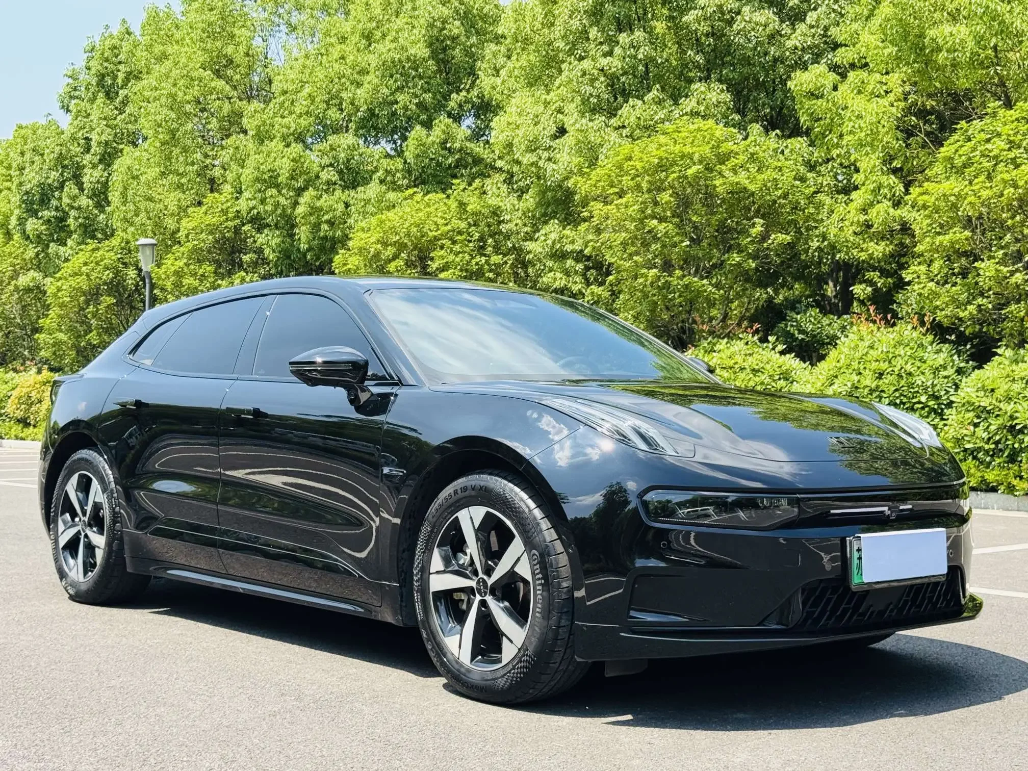 ZEEKR 001